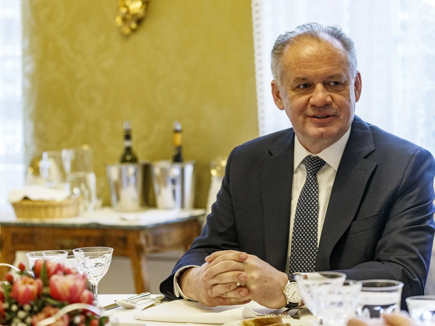 Na snímke Andrej Kiska počas tradičného Novoročného obeda prezidentov Slovenskej repbuliky v Grasalkovičovom paláci, na ktorý pozvala bývalých prezidentov súčasná hlava štátu, Zuzana Čaputová.
