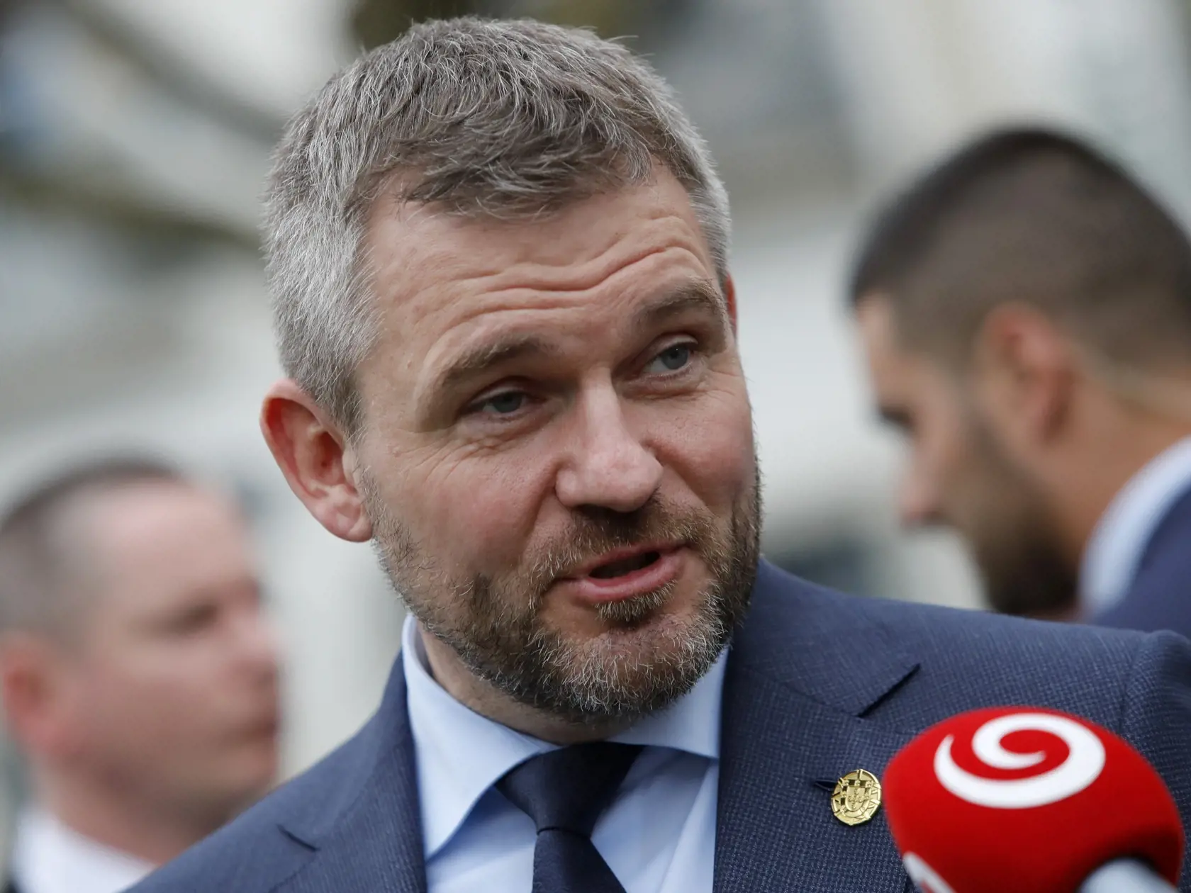 KK86 Beja - Slovenský premiér Peter Pellegrini poskytuje rozhovor novinárom po stretnutí na summite Priateľov kohézie 1. februára 2020 v portugalskom meste Beja. FOTO TASR/AP
Slovakia's Prime Minister Peter Pellegrini, Poland's Prime Minister Mateusz Morawiecki, Hungary's Prime Minister Victor Orban, and Czech Republic's Prime Minister Andrej Babis, front row from left, line up for a group picture prior to a meeting in Beja, Portugal, Saturday, Feb. 1, 2020. Leaders of the Friends of Cohesion gr