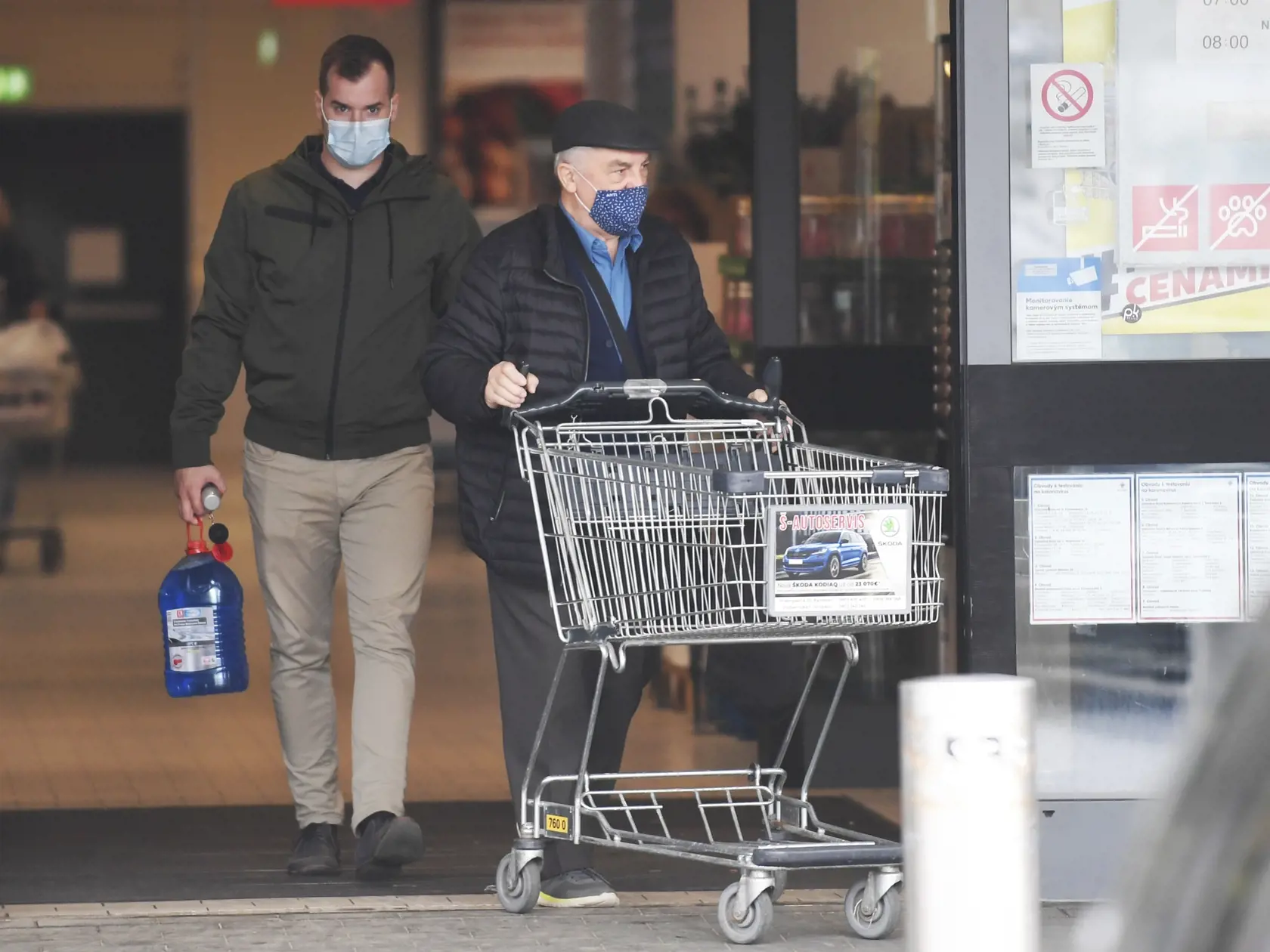 Od soboty 24.októbra až do nedele 1. novembra platí na celom Slovensku zákaz vychádzania s výnimkou ciest na testovanie, do práce, cesty na výkon podnikateľskej činnosti alebo inej obdobnej činnosti či zabezpečenia nevyhnutných potrieb, či pobytu v prírode v okrese bydliska. Od soboty 24.októbra až do nedele 1. novembra platí na celom Slovensku zákaz vychádzania s výnimkou ciest na testovanie, do práce, cesty na výkon podnikateľskej činnosti alebo inej obdobnej činnosti či zabezpečenia nevyhnutn