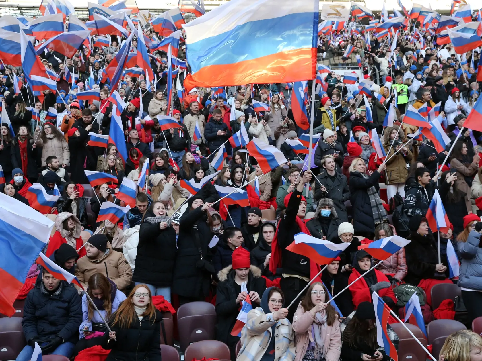 Zhromaždenie sa konalo na moskovskom štadióne Lužniki, kde Putin počas prejavu označil vojenskú inváziu na Ukrajine za "hrdinské" nasadenie ruskej armády.