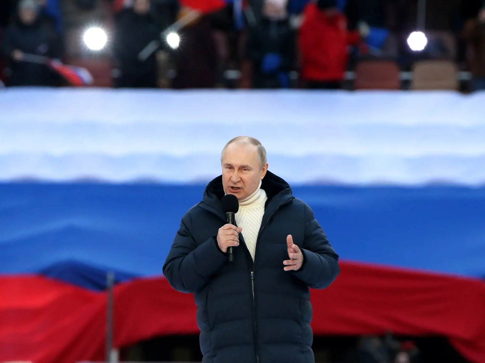 V súvislosti s vojnou na susednej Ukrajine Putin v prejave ďalej vyhlásil: "Vieme, čo máme robiť ďalej... definitívne zrealizujeme všetky naše plány."