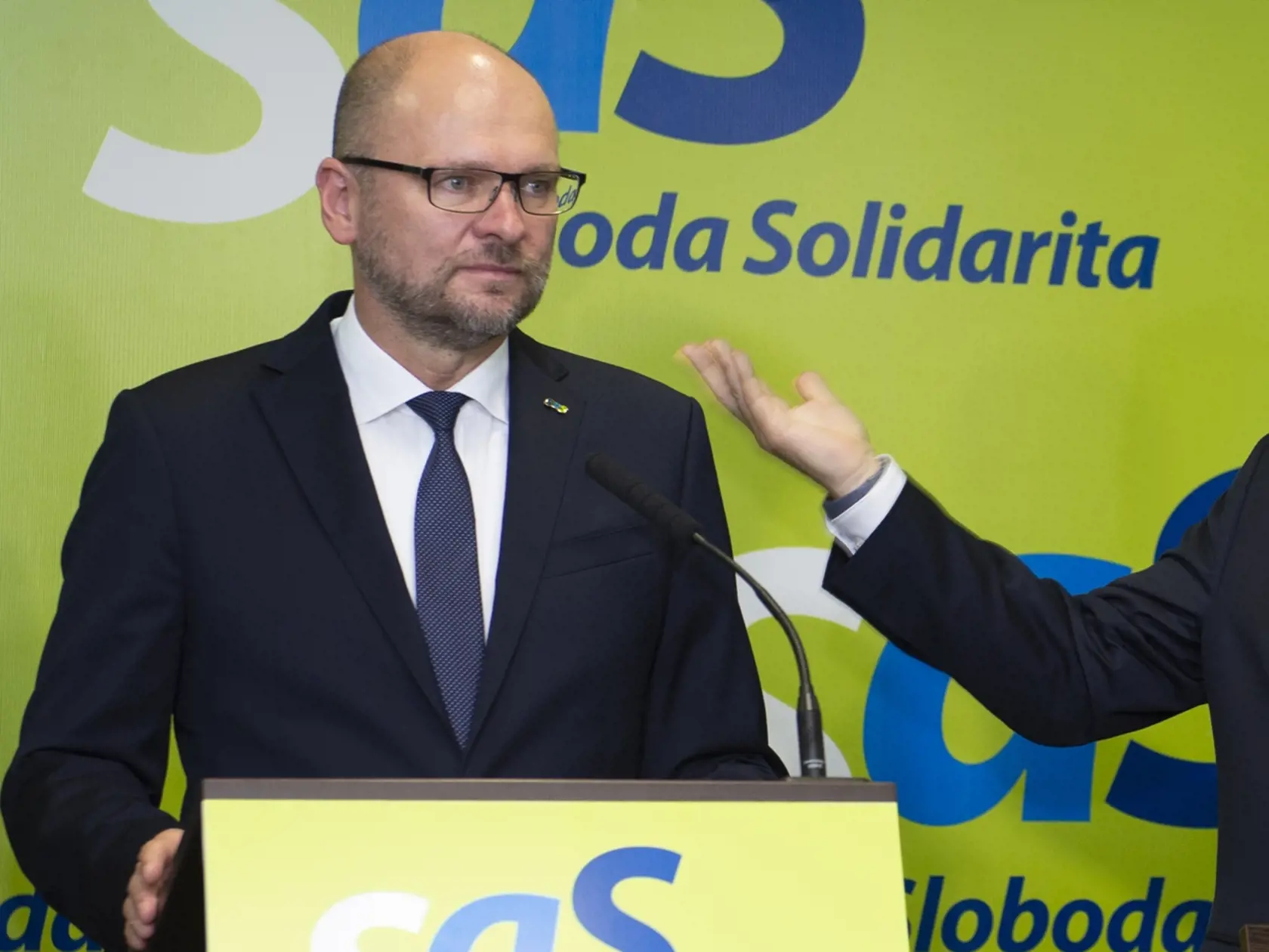 Na snímke vľavo predseda strany SaS Richard Sulík a predseda strany Za ľudí Andrej Kiska počas brífingu predsedov strán demokratickej opozície v priestoroch SaS 21. októbra 2019 v Bratislave.
FOTO TASR - Pavel Neubauer
