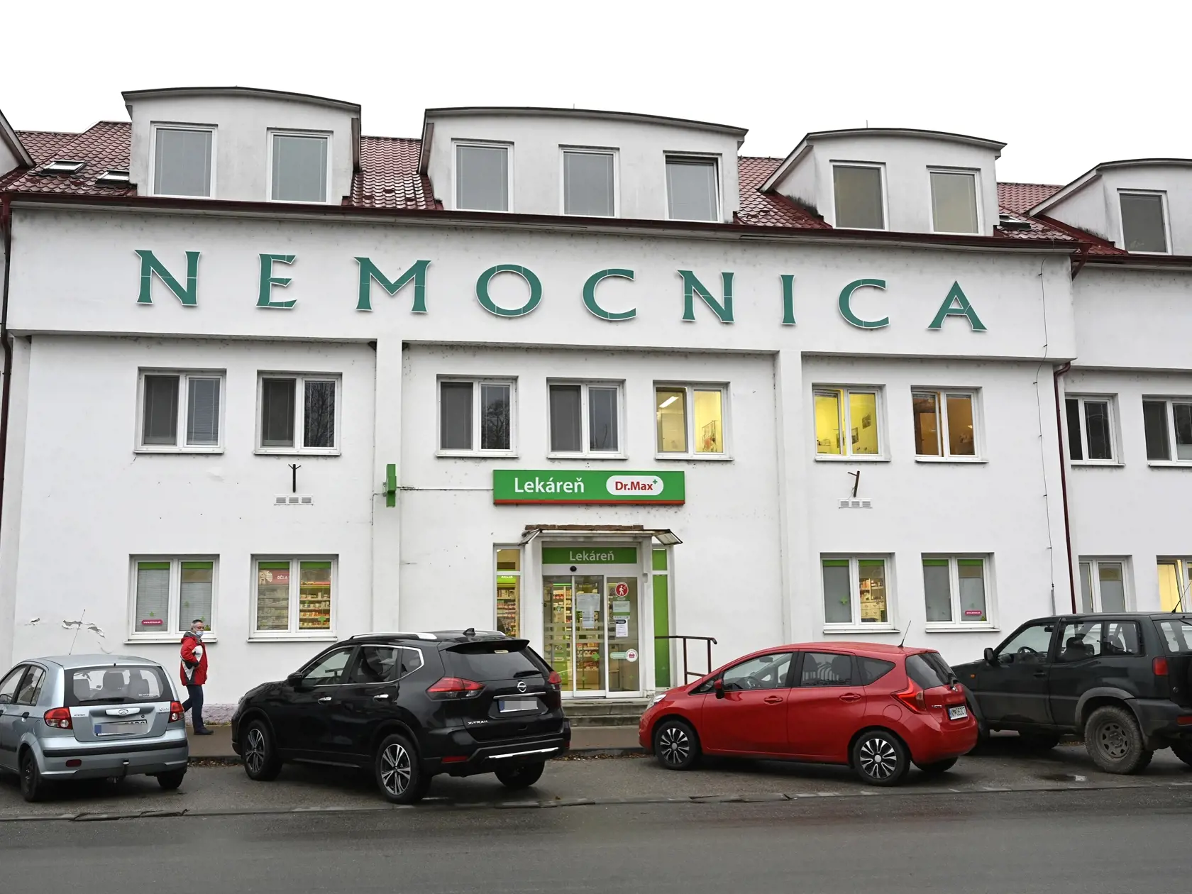Záchranka napokon Ivana previezla ešte v noci do nemocnice v Novom Meste nad Váhom - ilustračná fotka.