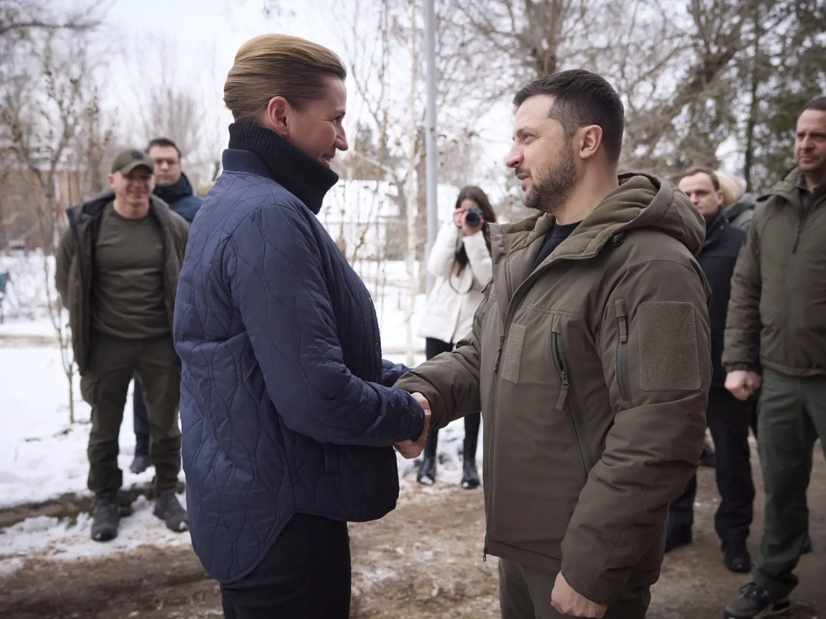 Ukrajinský prezident Volodymyr Zelenskyj ukázal v televíznej reportáži svoj dočasný príbytok, v ktorom žije od začiatku vojny na Ukrajine.