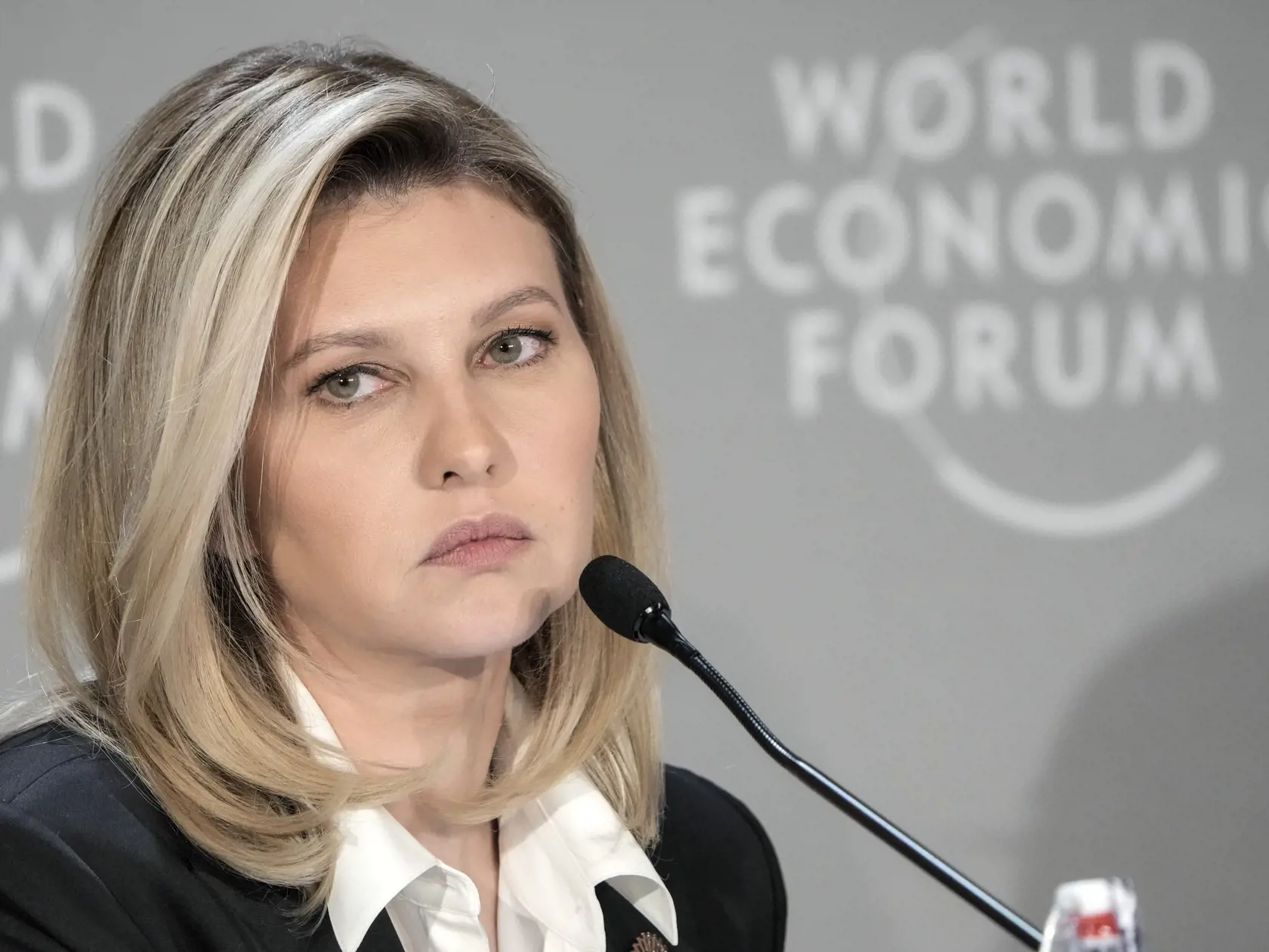 Olga Zelenská však žije s spolu s deťmi v bezpečí. Prezident Zelenskyj odmieta prezradiť ich presnú polohu kvôli bezpečiu.