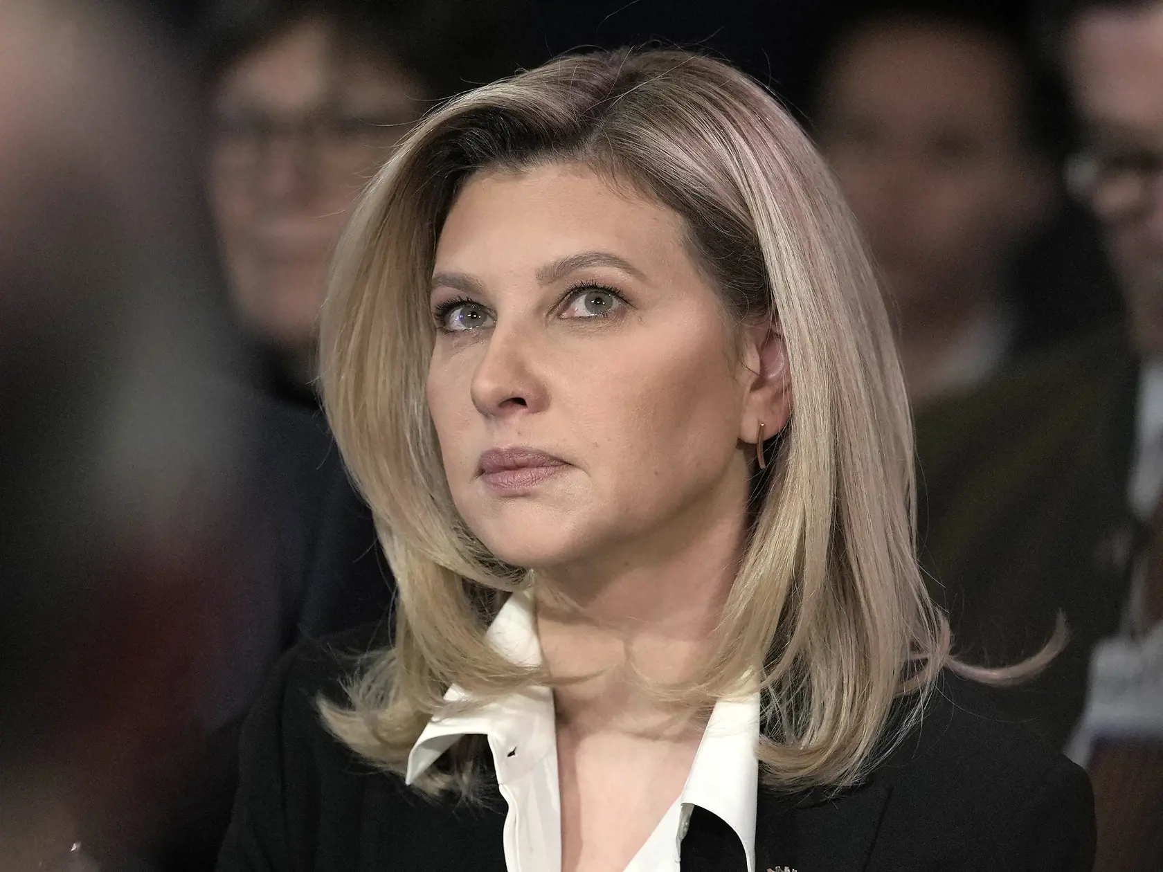 Olga Zelenská však žije s spolu s deťmi v bezpečí. Prezident Zelenskyj odmieta prezradiť ich presnú polohu kvôli bezpečiu.