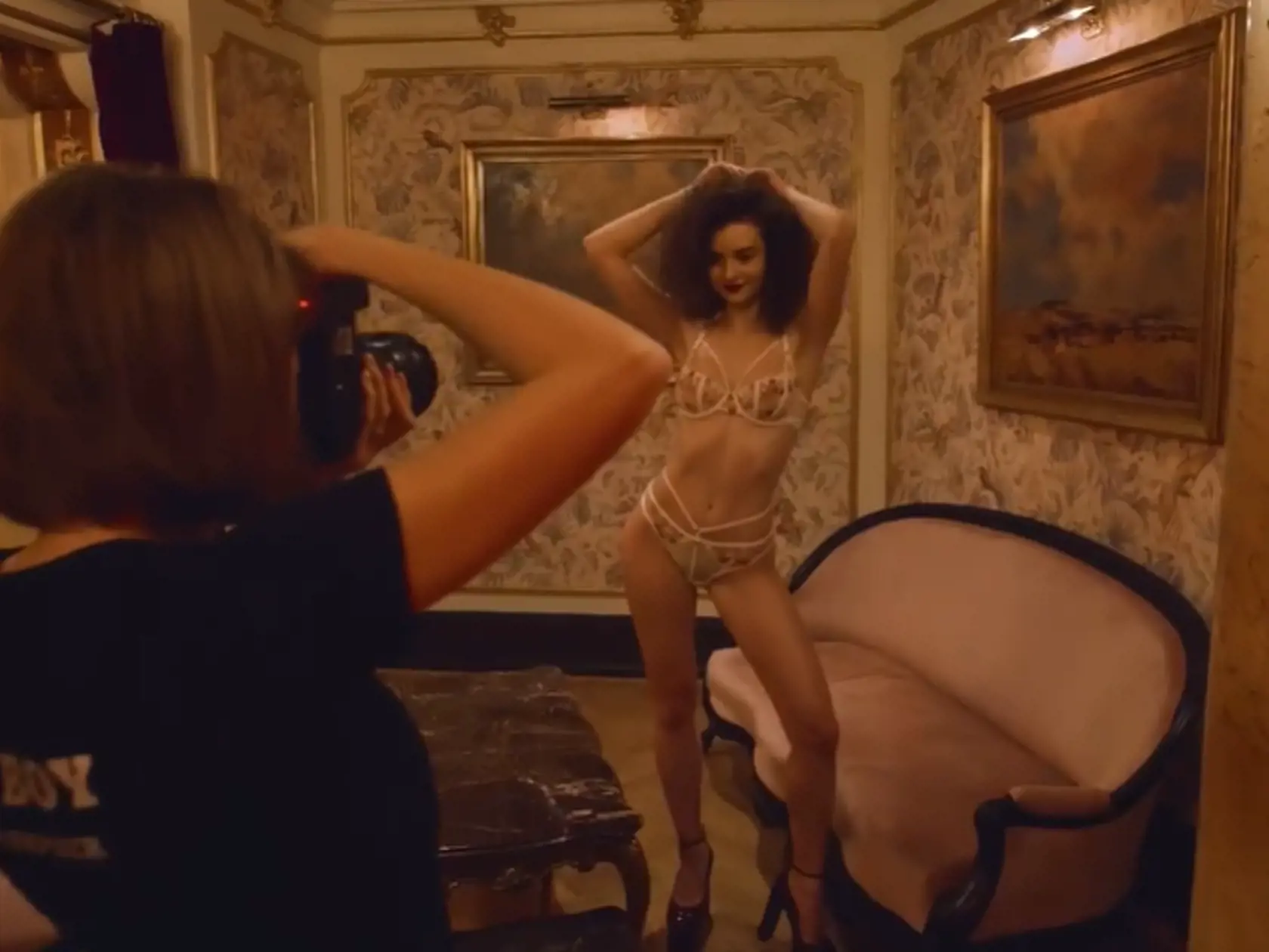 Julie sa Radka opýtala, či si môže odskočiť na krst jej pikantných fotiek do Prahy.
