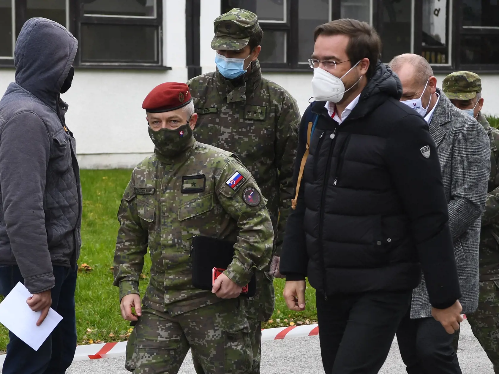 Na snímke je príchod ministra zdravotníctva SR Mareka Krajčího (vpravo).