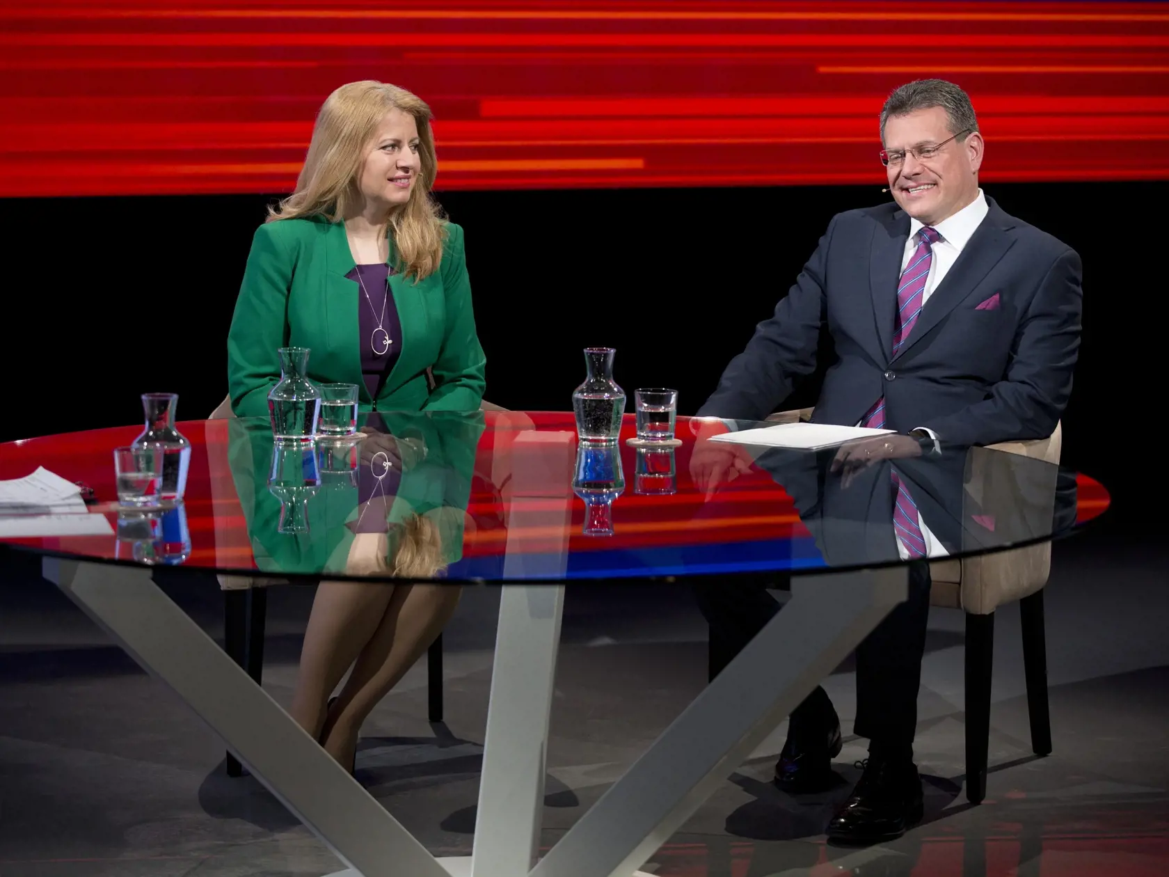 V druhom kole volieb sa stretnú Zuzana Čaputová a Maroš Šefčovič.