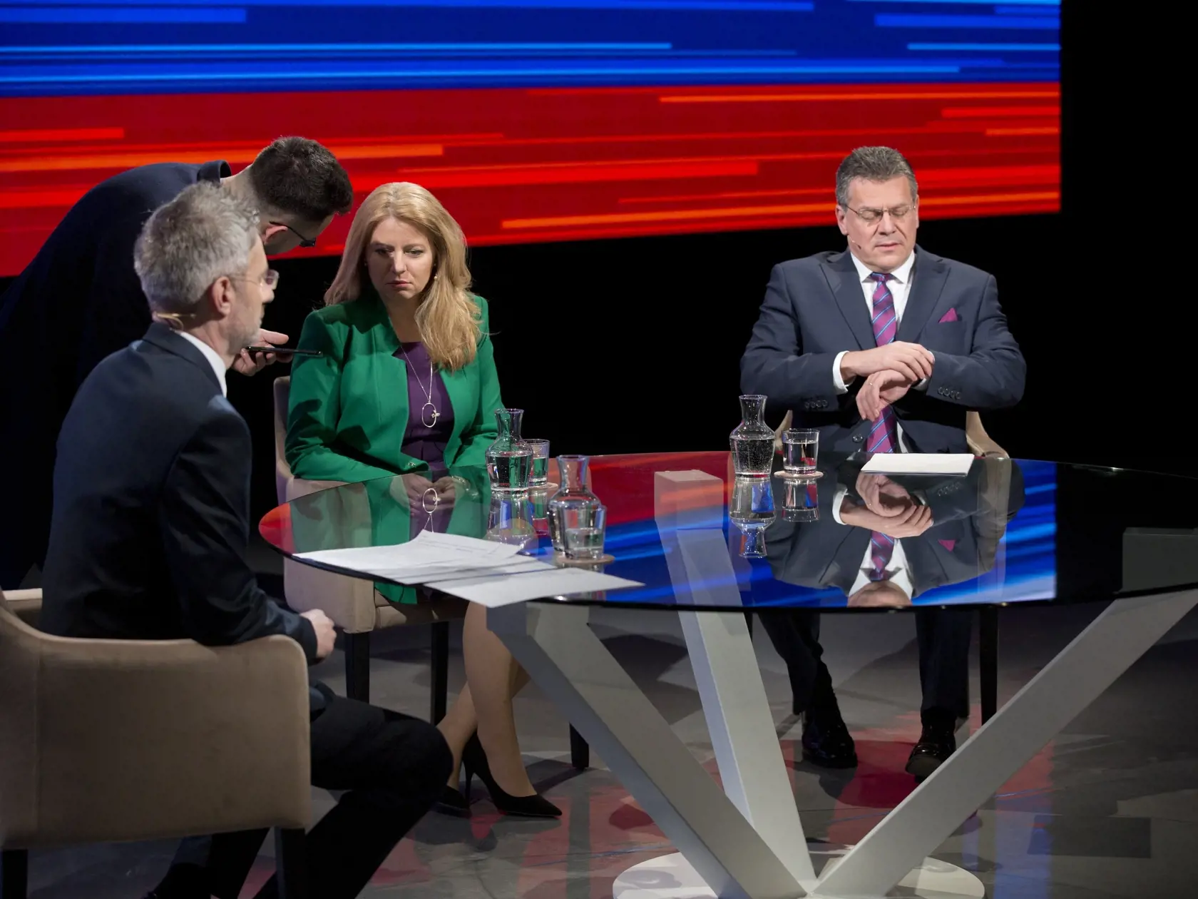 V druhom kole volieb sa stretnú Zuzana Čaputová a Maroš Šefčovič.