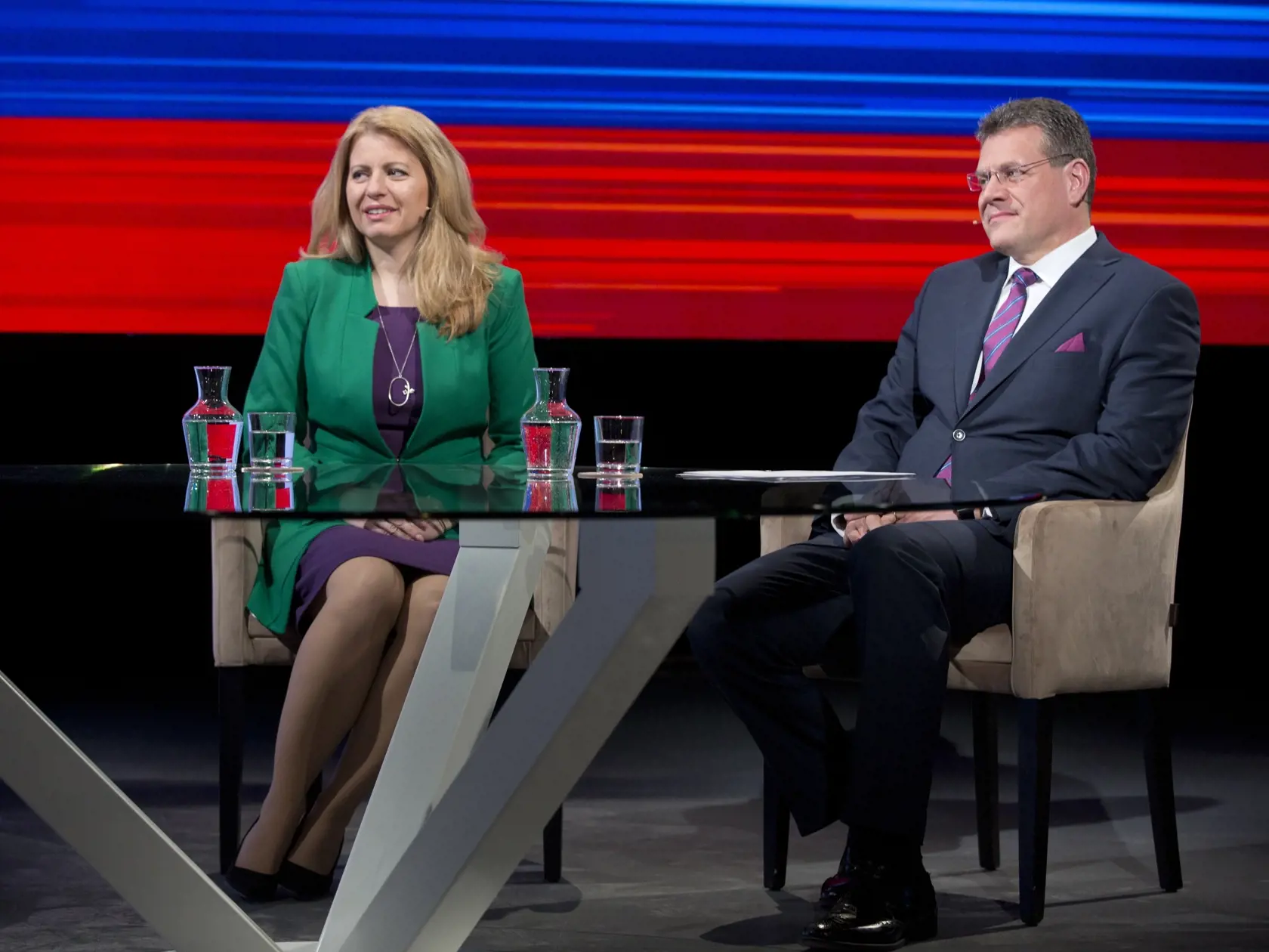 V druhom kole volieb sa stretnú Zuzana Čaputová a Maroš Šefčovič.