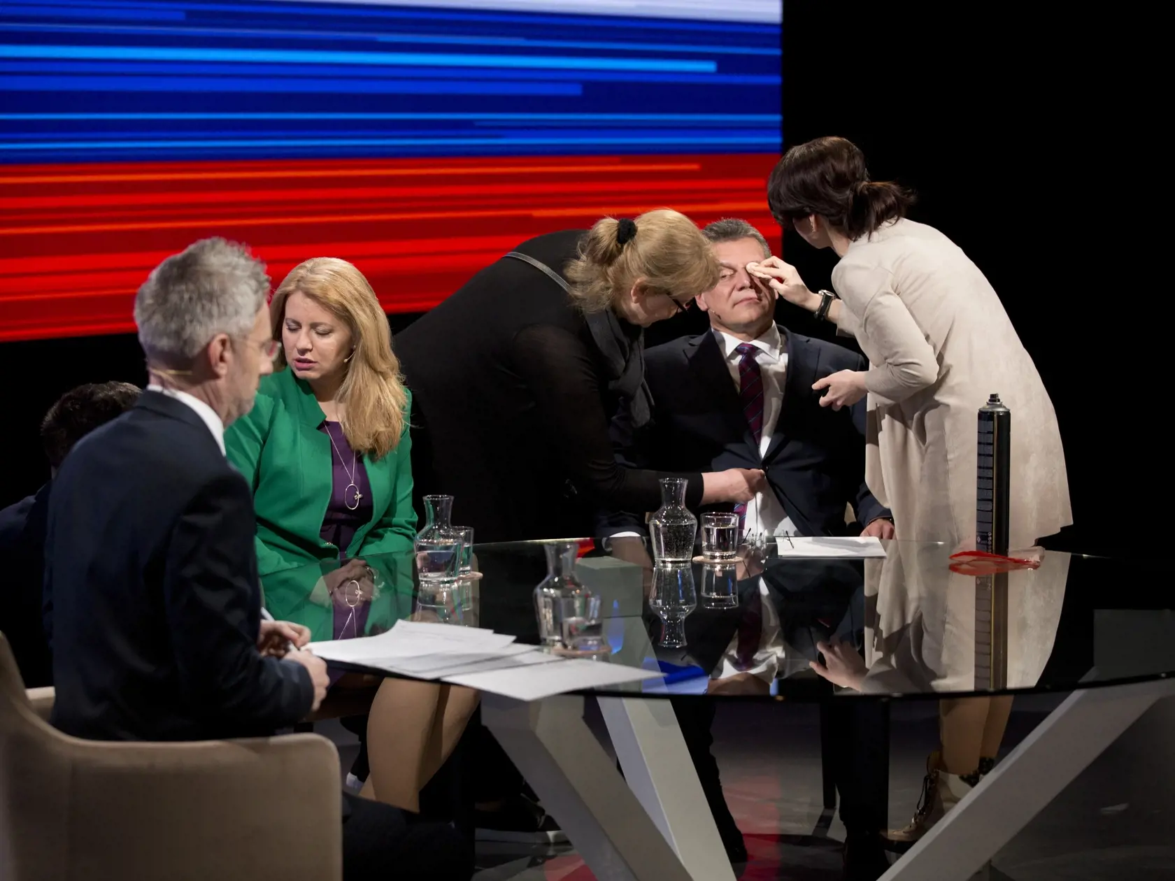 V druhom kole volieb sa stretnú Zuzana Čaputová a Maroš Šefčovič.