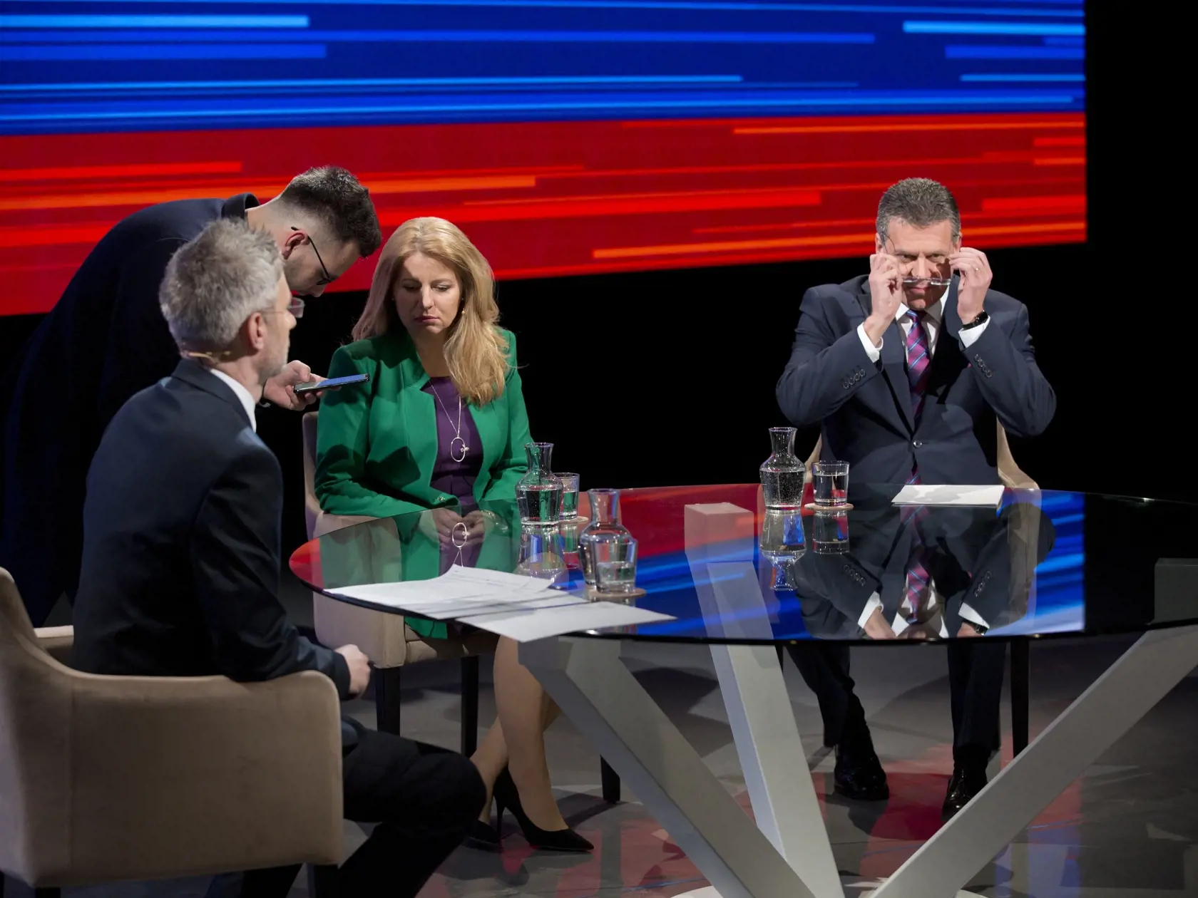 V druhom kole volieb sa stretnú Zuzana Čaputová a Maroš Šefčovič.