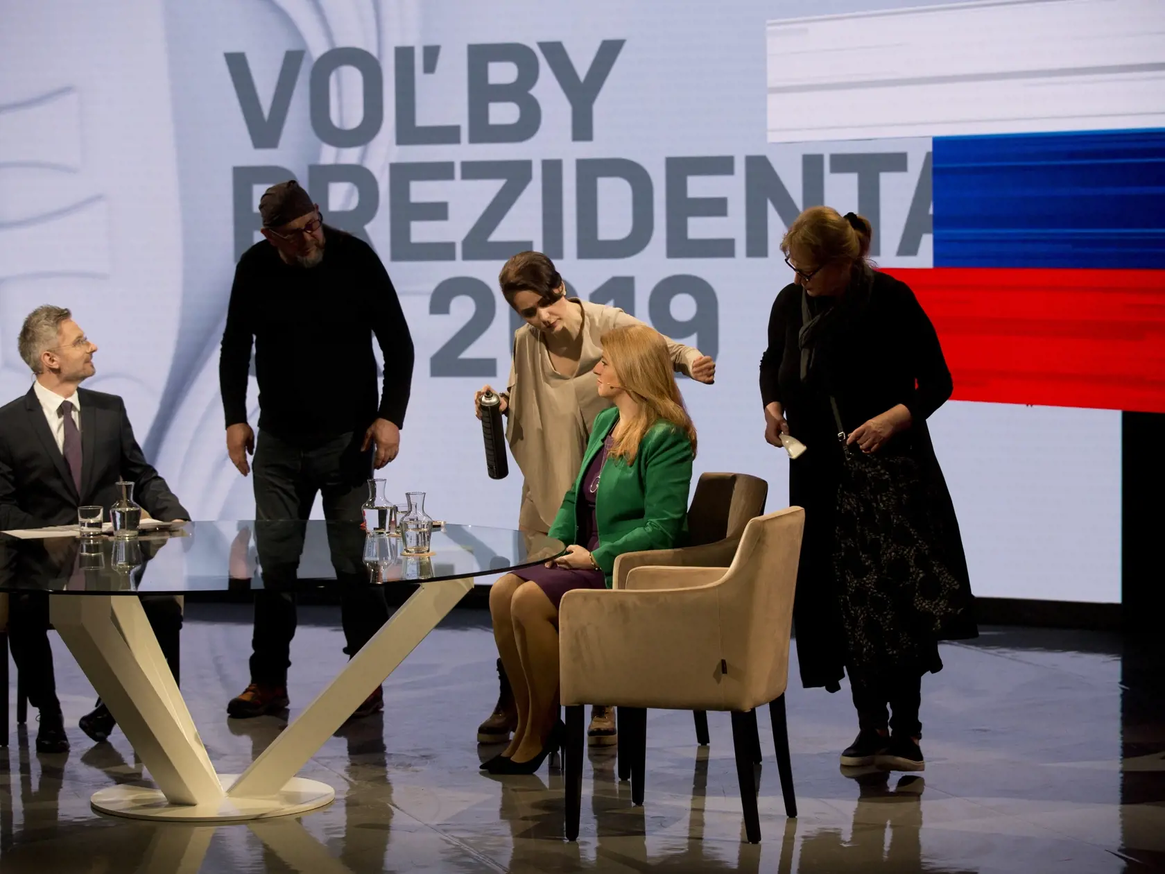 V druhom kole volieb sa stretnú Zuzana Čaputová a Maroš Šefčovič.