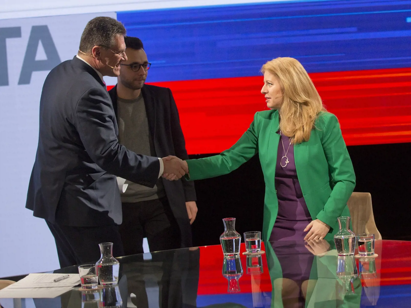 V druhom kole volieb sa stretnú Zuzana Čaputová a Maroš Šefčovič.