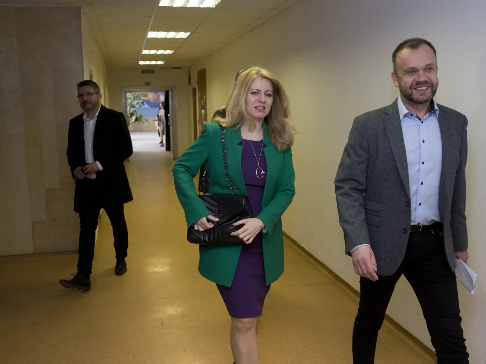 V druhom kole volieb sa stretnú Zuzana Čaputová a Maroš Šefčovič.
