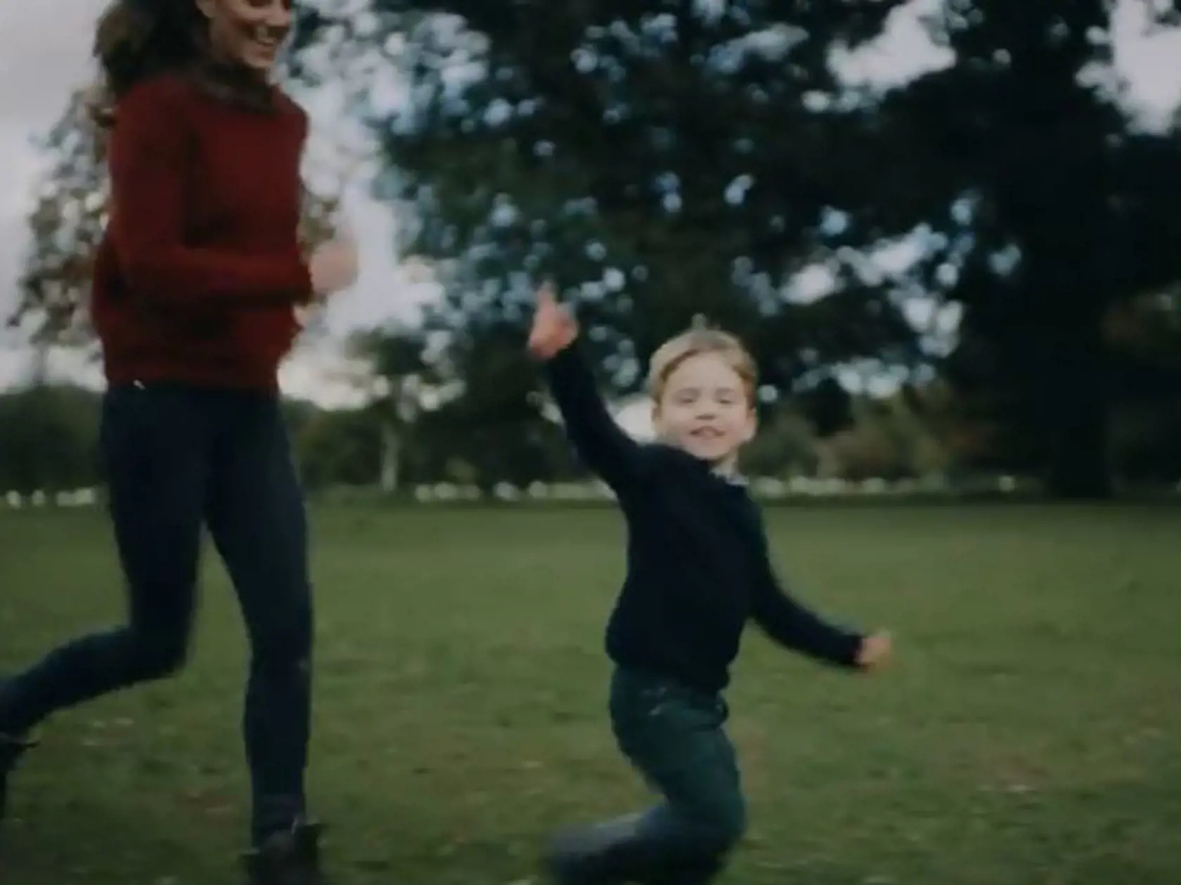 Kate a William sa s fanúšikmi podelili o najkrajšie momenty ich rodinného života.