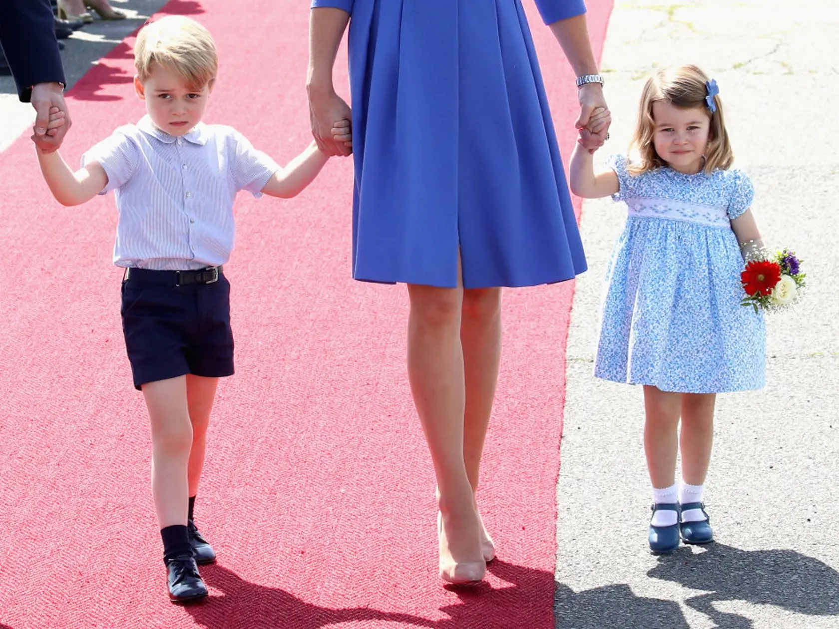 BERLIN, GERMANY - JULY 19:  Prince William, Duke of Cambridge, Catherine, Duchess of Cambridge, Prince George of Cambridge and Princess Charlotte of Cambridge arrive at Berlin Tegel Airport during an official visit to Poland and Germany on July 19, 2017 in Berlin, Germany.  (Photo by Chris Jackson/Getty Images)