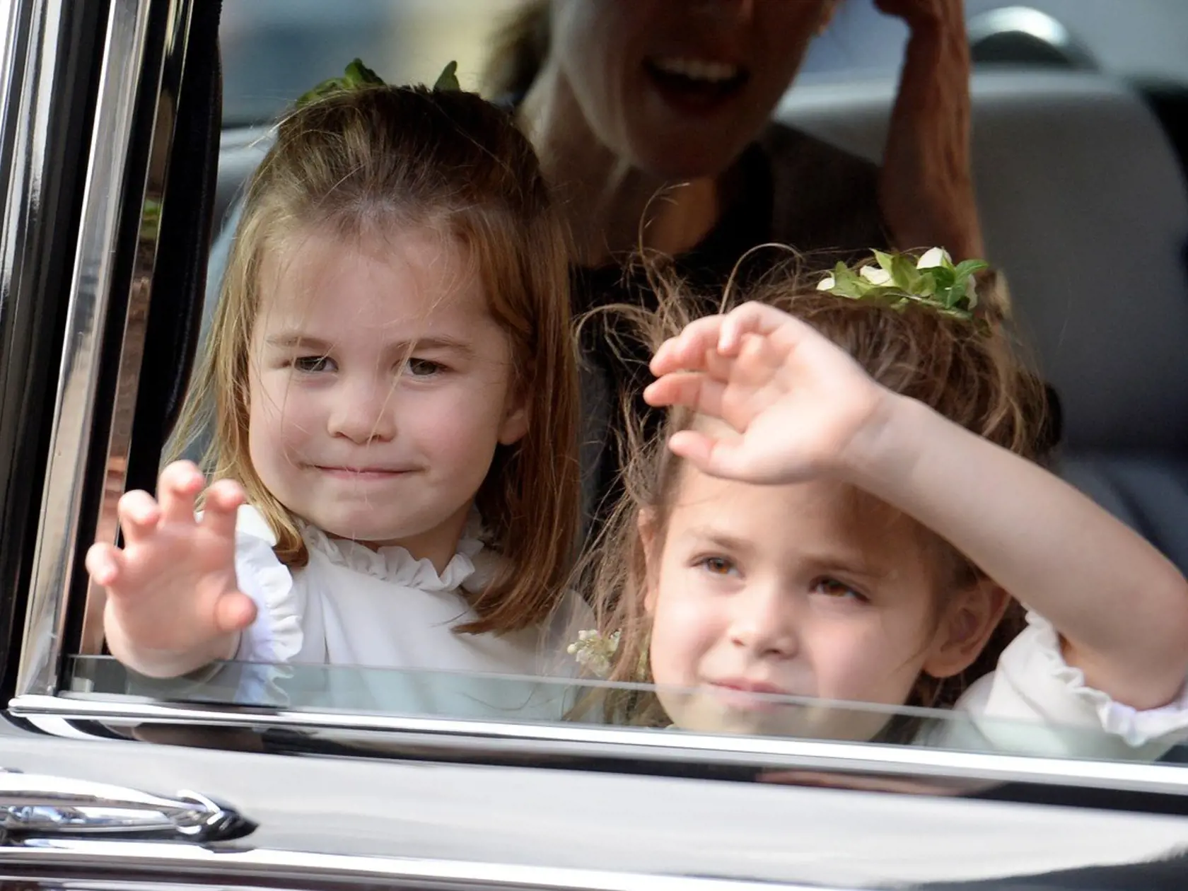 Theodora Williams s princeznou Charlotte sa priviezli v jednom aute.