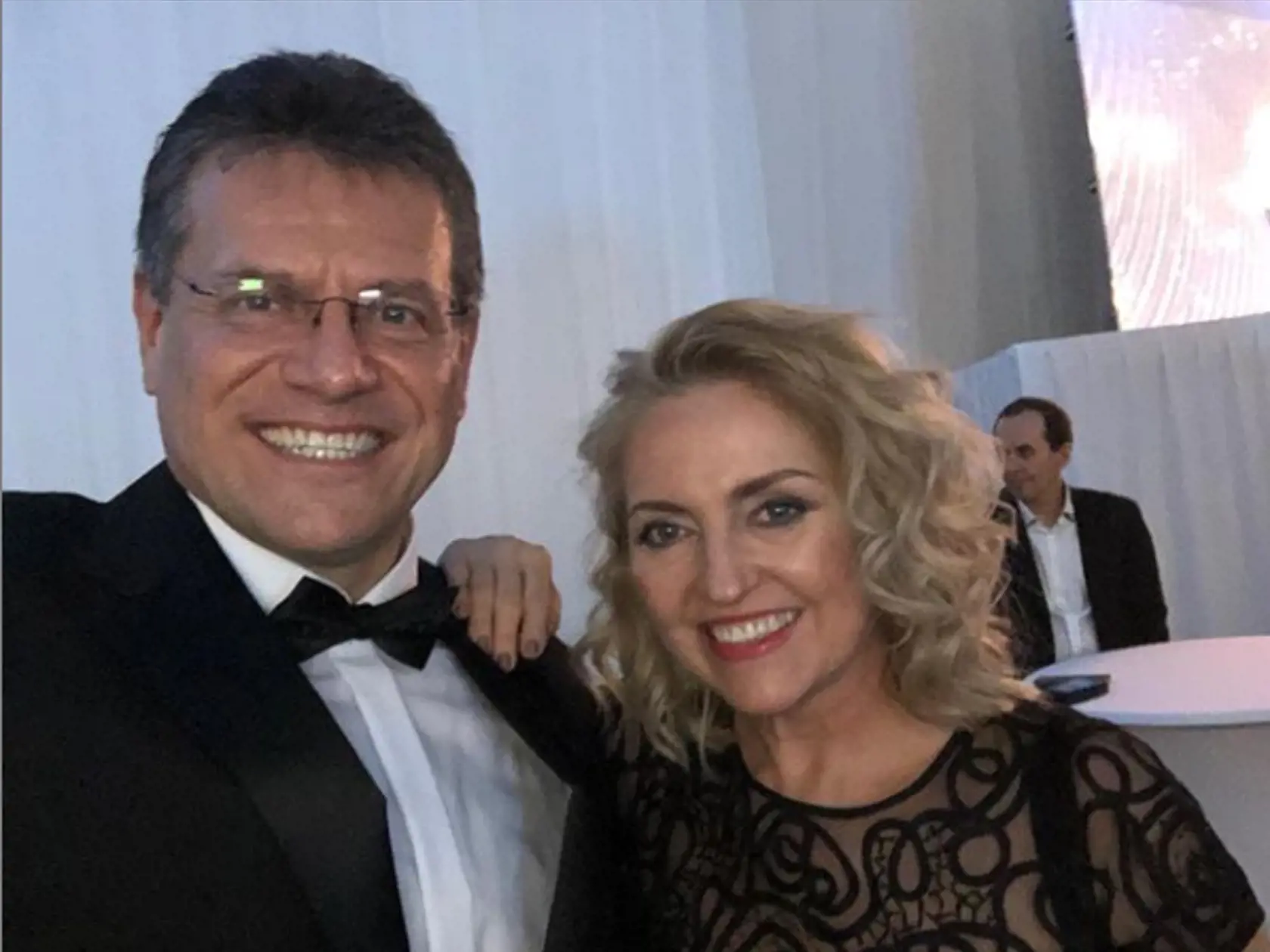 Helena Šefčovičová (54), manželka eurokomisára a prezidentského kandidáta Maroša Šefčoviča (52), vie zaujať! Hoci vždy iným spôsobom.