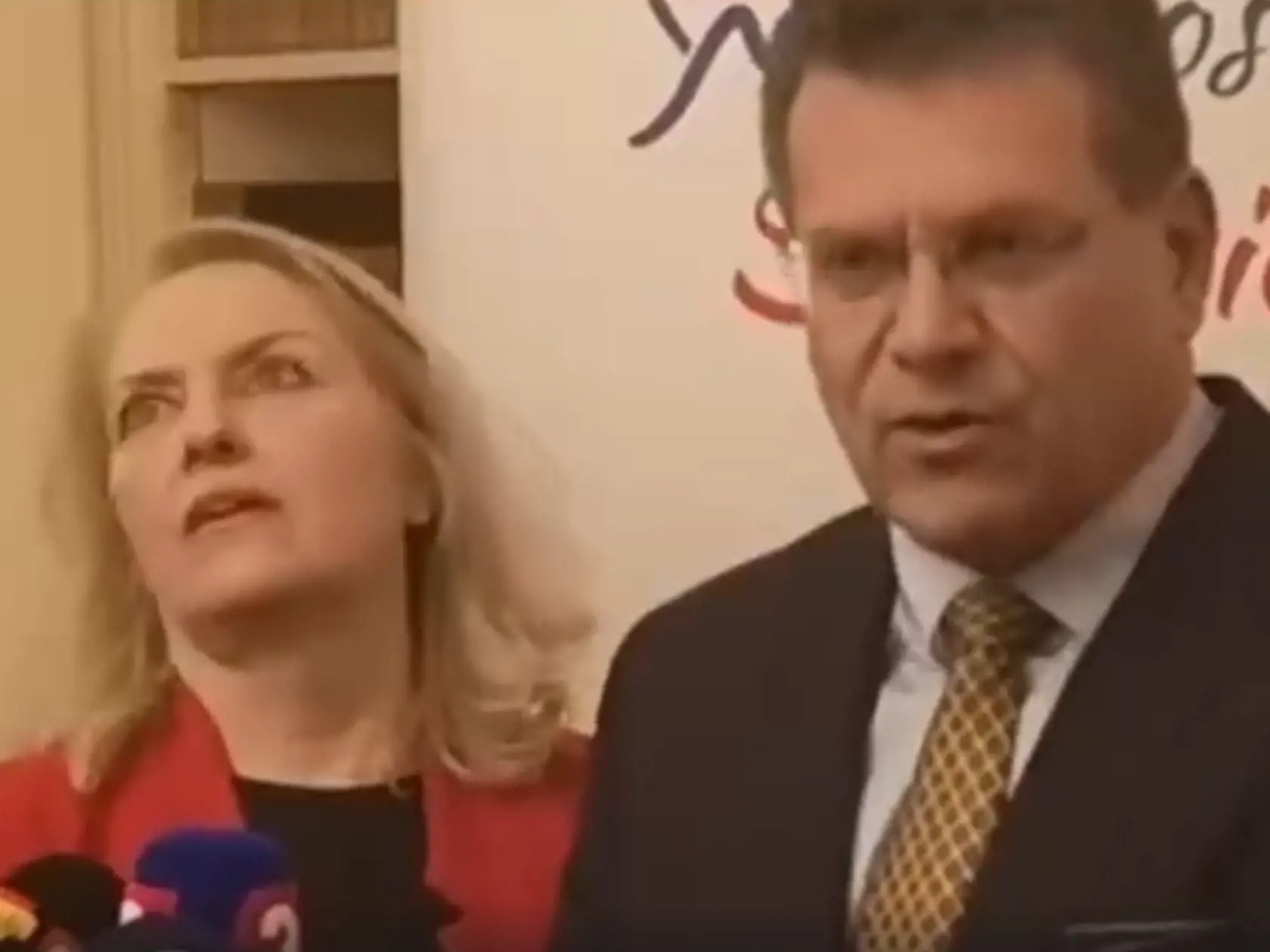 Maroš Šefčovič sa s manželkou doma určite nenudí. 
