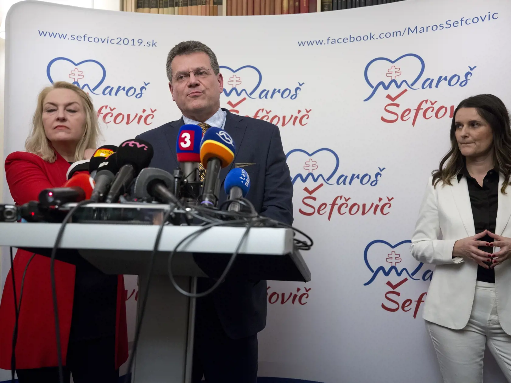Maroš Šefčovič sa s manželkou doma určite nenudí. 