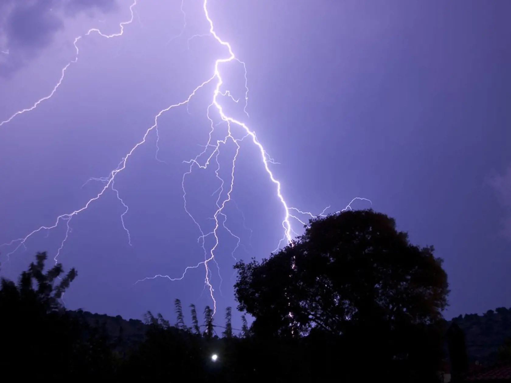 Slovenský hydrometeorologický ústav (SHMÚ) upozorňuje na búrky v Prešovskom kraji. Výstrahu prvého stupňa vydal s platnosťou do piatka 19.00 h. (Ilustračné foto)