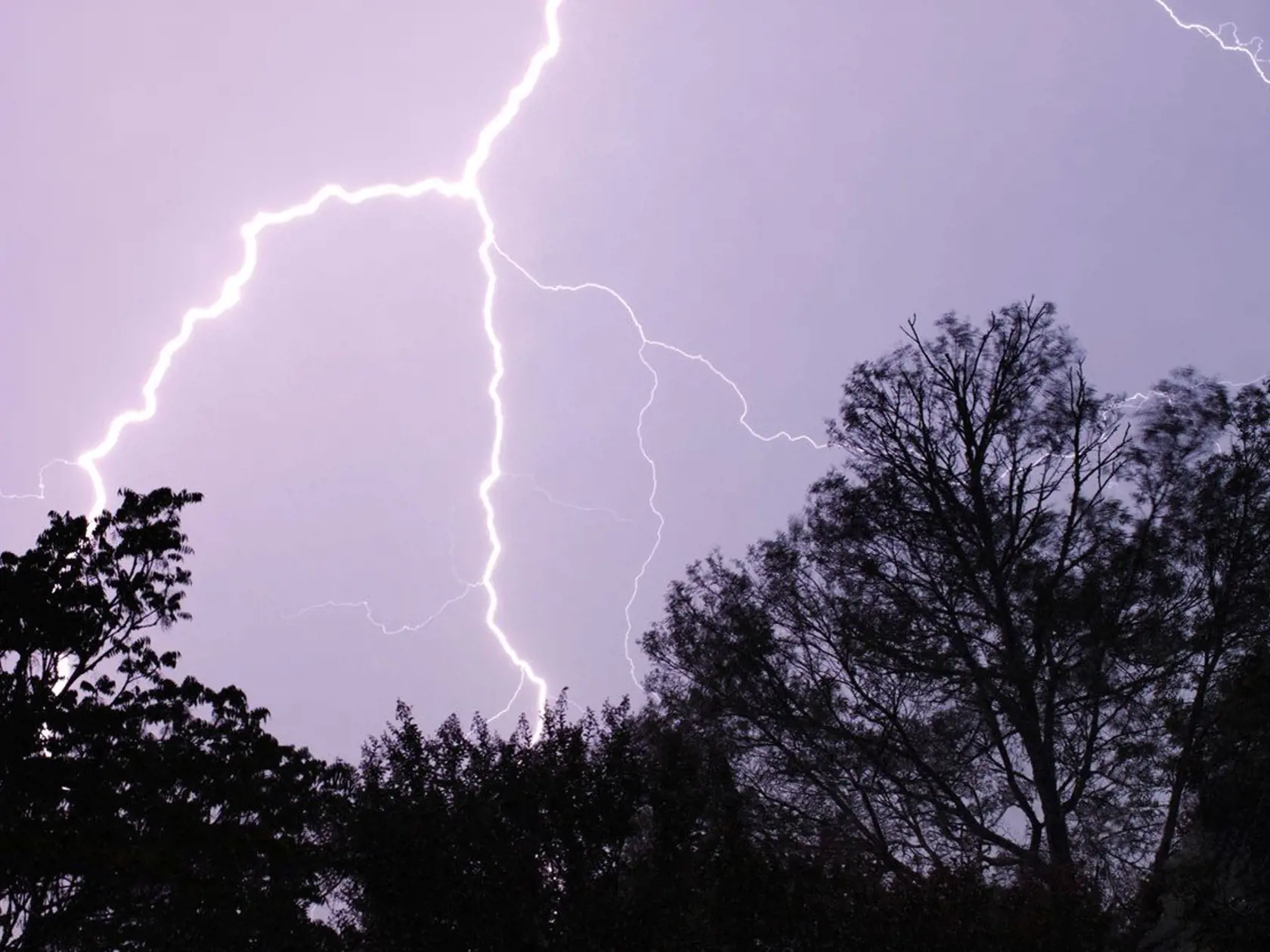 Slovenský hydrometeorologický ústav (SHMÚ) upozorňuje na búrky v Prešovskom kraji. Výstrahu prvého stupňa vydal s platnosťou do piatka 19.00 h. (Ilustračné foto)