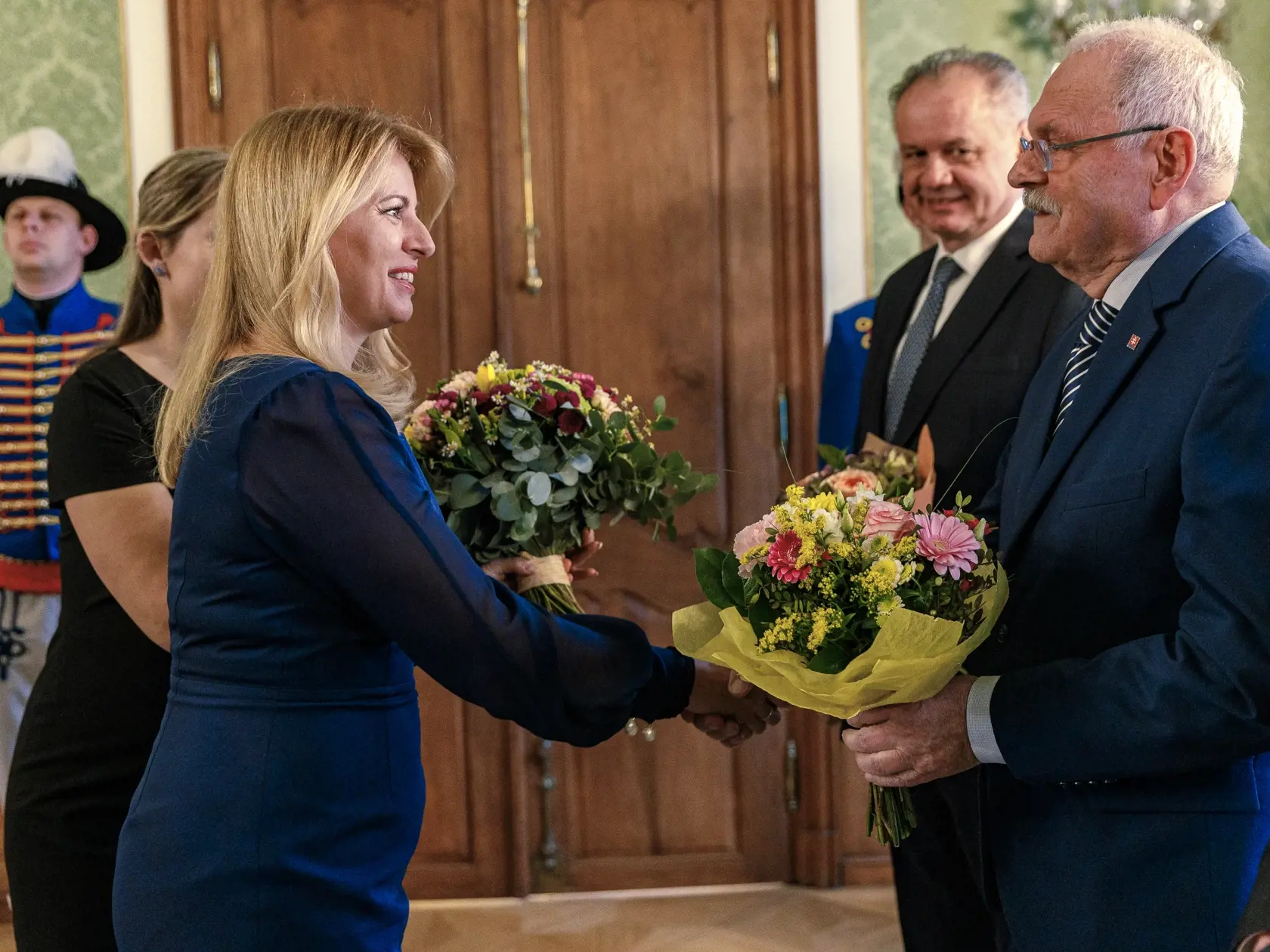 Na snímke Zuzana Čaputová a Ivan Gašparovič počas tradičného Novoročného obeda prezidentov Slovenskej repbuliky v Grasalkovičovom paláci, na ktorý pozvala bývalých prezidentov súčasná hlava štátu, Zuzana Čaputová.