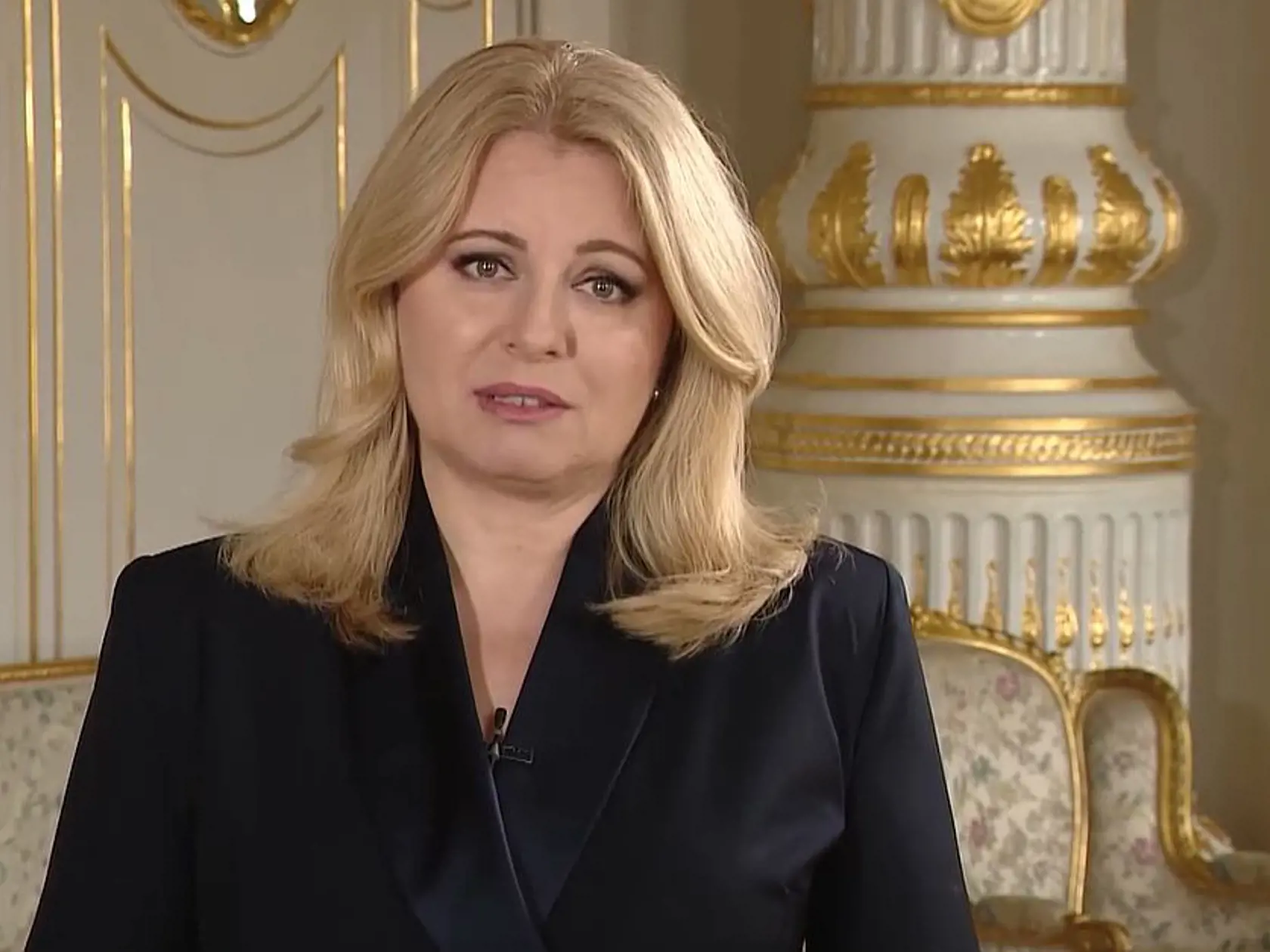 "Nie je na mieste ani obava, že nás niekto zatiahne do vojny. Za päť rokov vo funkcii som mohla spoznať obidvoch kandidátov na prezidenta a s čistým svedomím a presvedčením môžem povedať, že ani Peter Pellegrini, ani Ivan Korčok nás do žiadnej vojny nezatiahnu a ani nevyšlú na Ukrajinu žiadneho nášho vojaka," uviedla Čaputová.