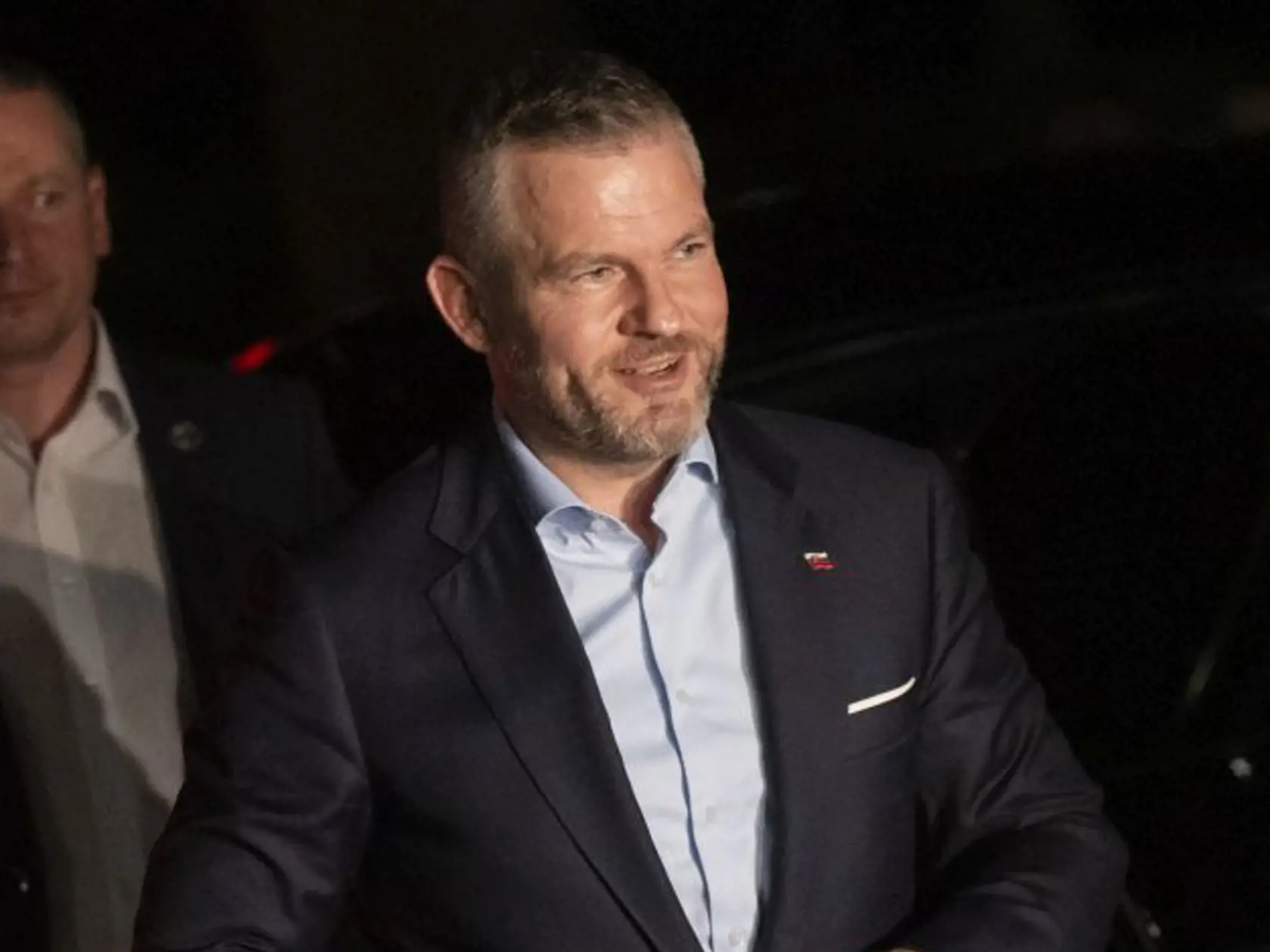  Na Slovensku sa v sobotu začalo v poradí šieste druhé kolo priamej voľby prezidenta Slovenskej republiky. Postúpili do neho Ivan Korčok a Peter Pellegrini. Na snímke predseda Národnej rady (NR) SR a kandidát na prezidenta SR Peter Pellegrini počas príchodu do svojej volebnej centrály v Bratislave v rámci 2. kola prezidentských volieb v sobotu 6. apríla 2024. FOTO TASR - Martin Baumann