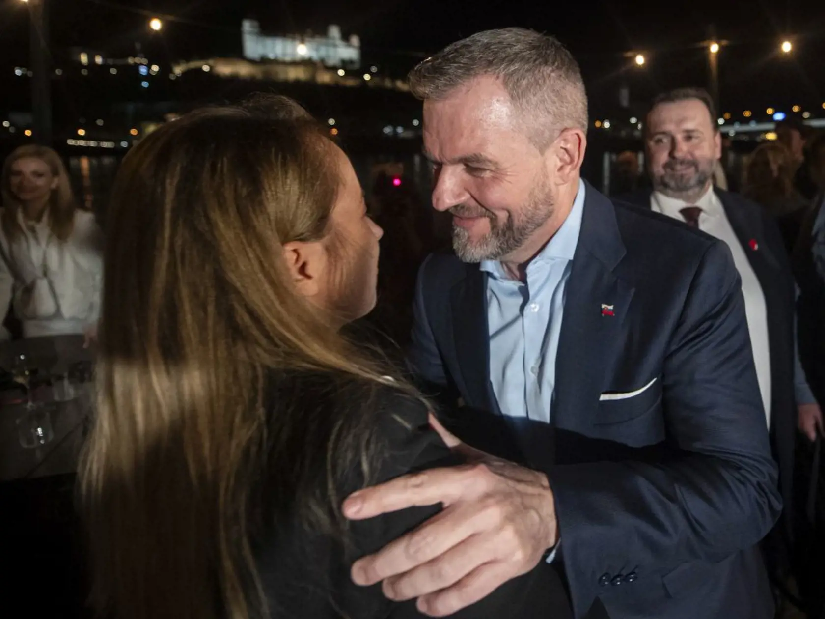  Na Slovensku sa v sobotu začalo v poradí šieste druhé kolo priamej voľby prezidenta Slovenskej republiky. Postúpili do neho Ivan Korčok a Peter Pellegrini. Na snímke predseda Národnej rady (NR) SR a kandidát na prezidenta SR Peter Pellegrini počas príchodu do svojej volebnej centrály v Bratislave v rámci 2. kola prezidentských volieb v sobotu 6. apríla 2024. FOTO TASR - Martin Baumann