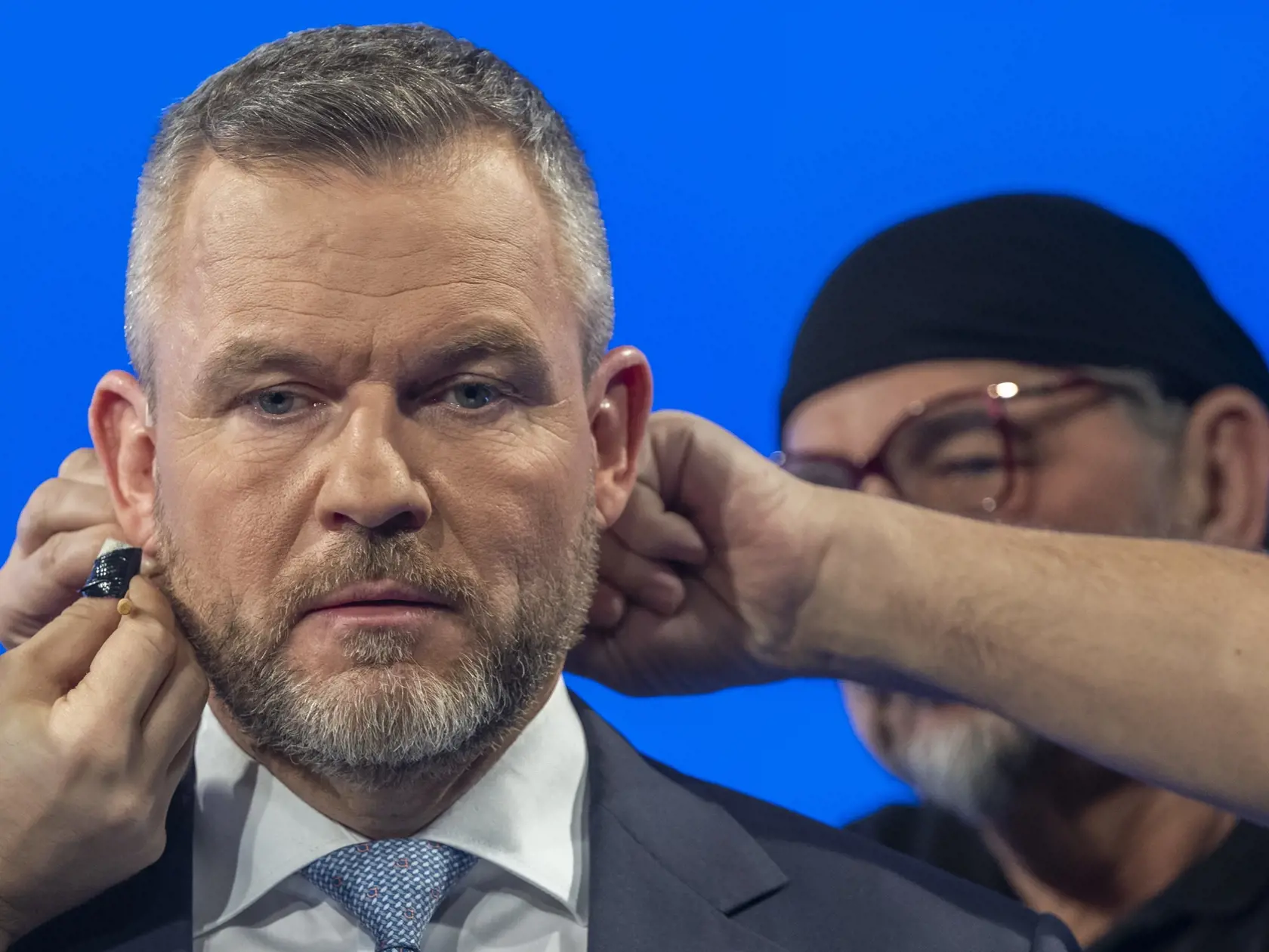 Na snímke prezidentský kandidát Peter Pellegrini pred začiatkom poslednej diskusie pred 2. kolom volieb v budove RTVS v stredu 3. apríla 2024 v Bratislave. FOTO TASR - Martin Baumann