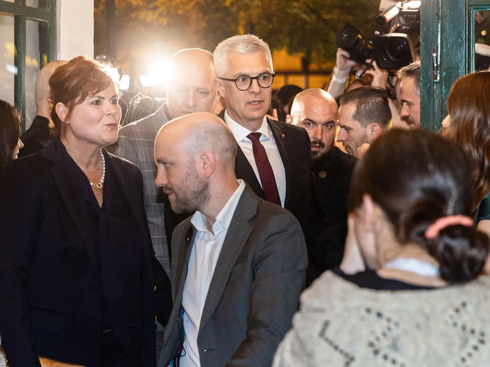 Prezidentský kandidát Ivan Korčok prichádza do svojej volebnej centrály v Bratislave. 