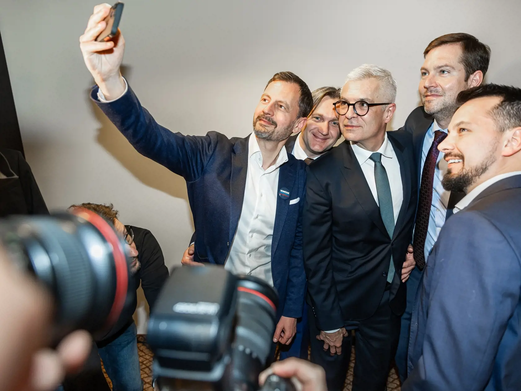 Volebná noc v centrále prezidentského kandidáta Ivana Korčoka v Bratislave. Na snímke Eduard Heger, Ivan Korčok a Juraj Šeliga.