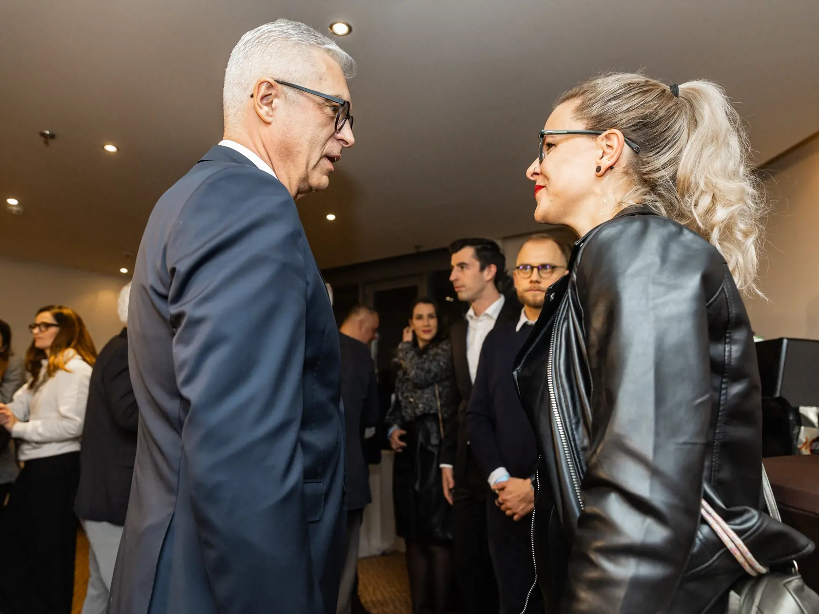 Príchod prezidentského kandidáta Ivana Korčoka do volebnej centrály v Bratislave. Na snímke Ivan Korčok a Kristína Tormová.