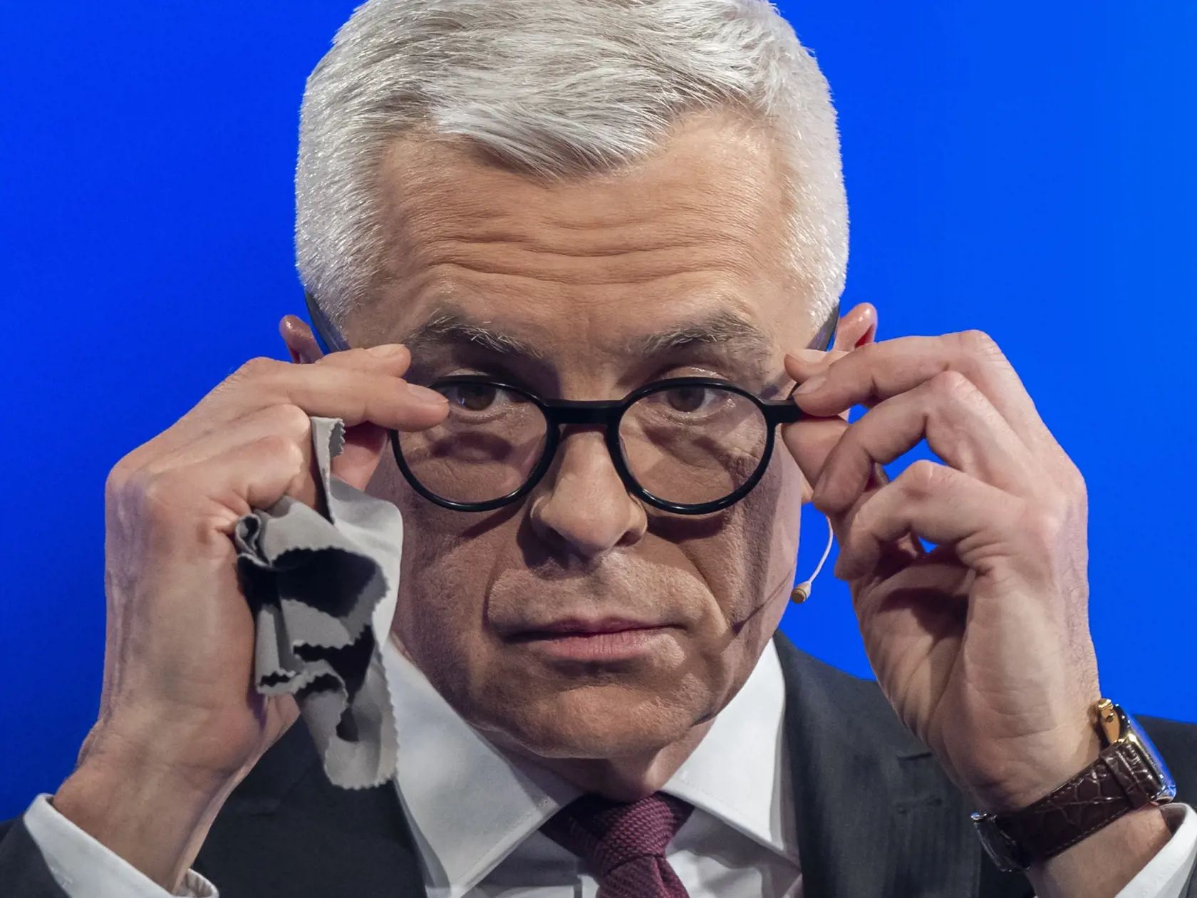 Na snímke prezidentský kandidát Ivan Korčok pred začiatkom poslednej diskusie pred 2. kolom volieb v budove RTVS v stredu 3. apríla 2024 v Bratislave. FOTO TASR - Martin Baumann
