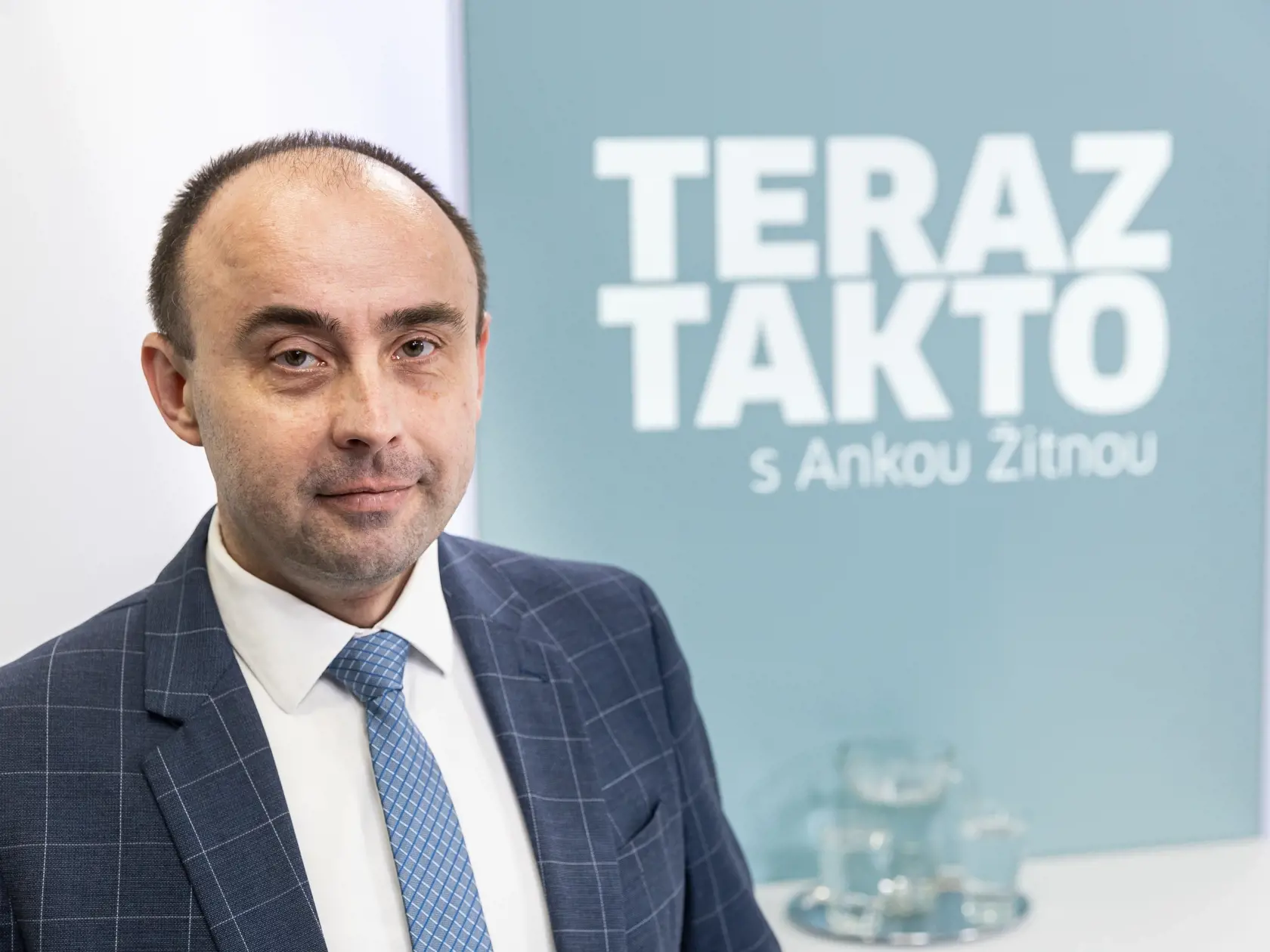 „Aj Andrej Kiska uvažoval, že založí politickú stranu a prinesie novú politickú kultúru, ale ľudia ho ,vypískali’. To môže pokojne čakať aj Ivana Korčoka. Netreba zabúdať, že parlamentné voľby budú až o viac ako tri roky. To je veľmi ďaleko. Otázne je, že či on sám sa ako dlhoročný diplomat cíti na to, aby budoval politickú stranu so všetkým, čo k tomu patrí,” uvažuje Štefančík.
