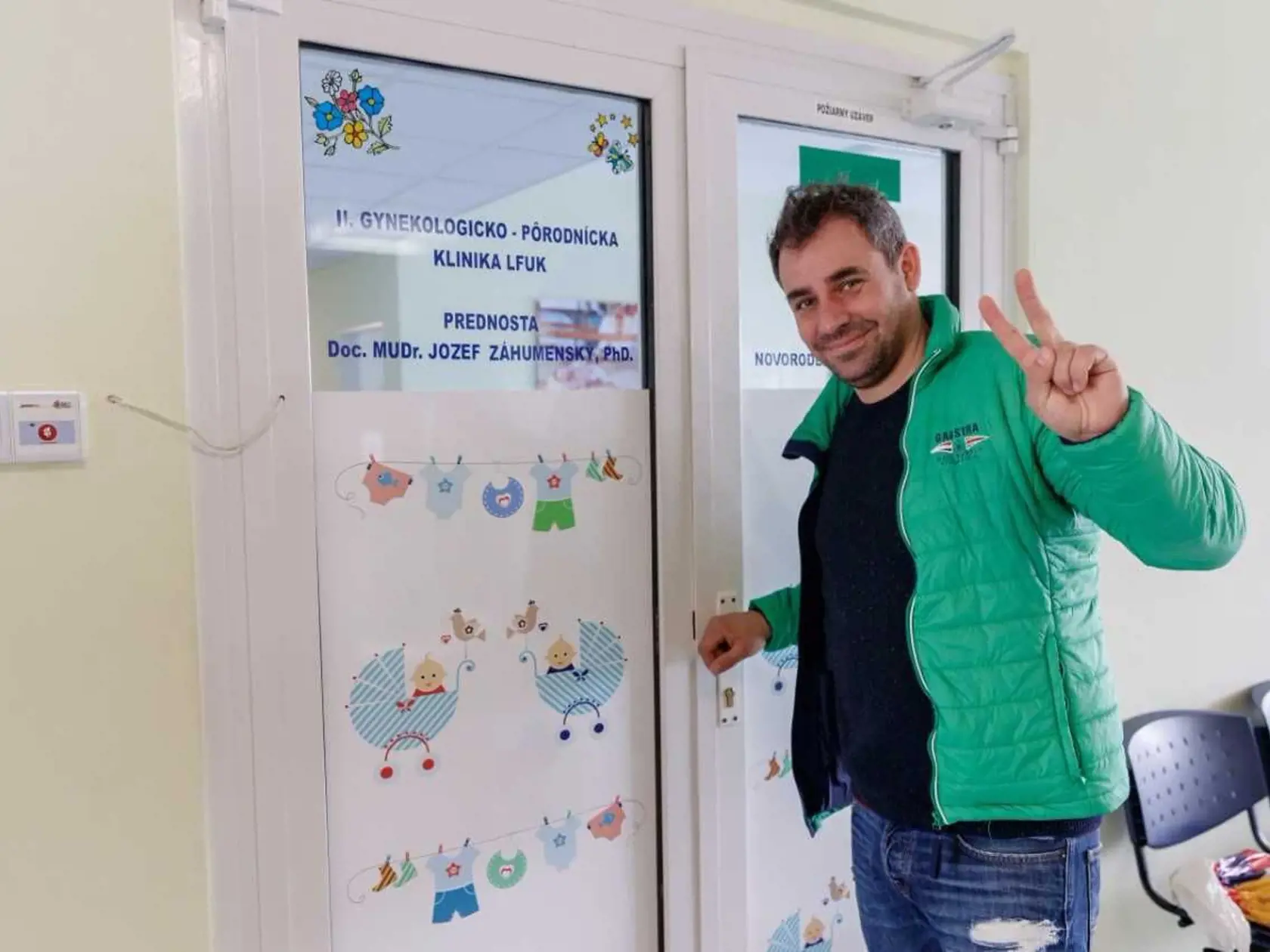 Filip v utorok doobeda išiel do nemocnice pozrieť svoje dve lásky.