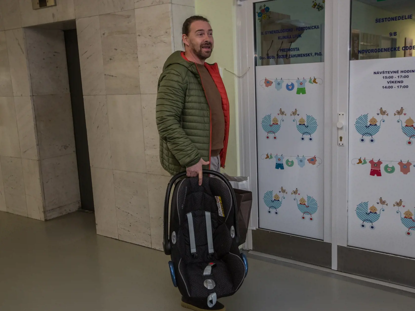 Nelu prišiel vyzdvihnúť jej otec Milan.