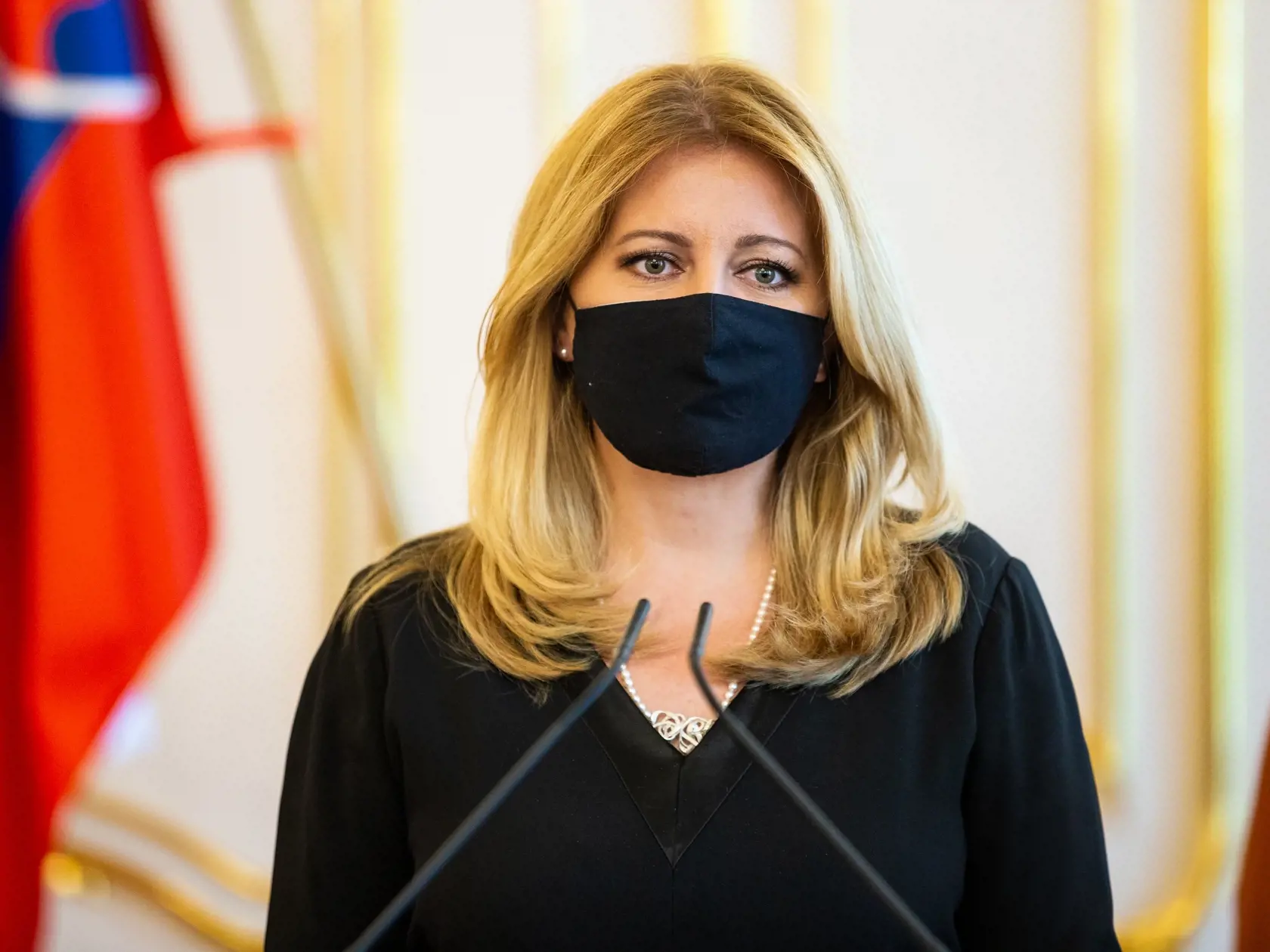 Prezidentka Zuzana Čaputová prijala ministerku spravodlivosti SR Máriu Kolíkovú, prvú viceprezidentku Policajného zboru SR Janu Maškarovú a riaditeľku nitrianskej neziskovej organizácie Centrum Slniečko Marianu Kováčovú. Témou stretnutia boli plánované legislatívne zmeny, ktoré by mali pomôcť týraným ženám.