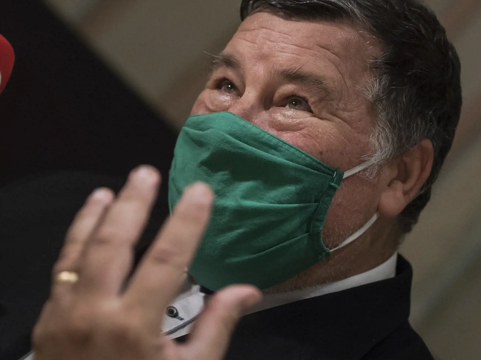 V Prezidentskom paláci sa uskutočnila tlačová konferencia prezidentky SR Zuzany Čaputovej po rokovaní s expertmi v súvislosti s aktuálnou  pandemickou situáciou a celoplošným testovaním. Na snímke Vladimír Krčméry, onkológ, infektológ a tropický lekár, prednosta Mikrobiologického ústavu Lekárskej fakulty (LK) Univerzity Komenského (UK) a rektor Vysokej  školy sv. Alžbety v Prezidentskom paláci v piatok  27. októbra 2020 v Bratislave. FOTO TASR - Martin Baumann