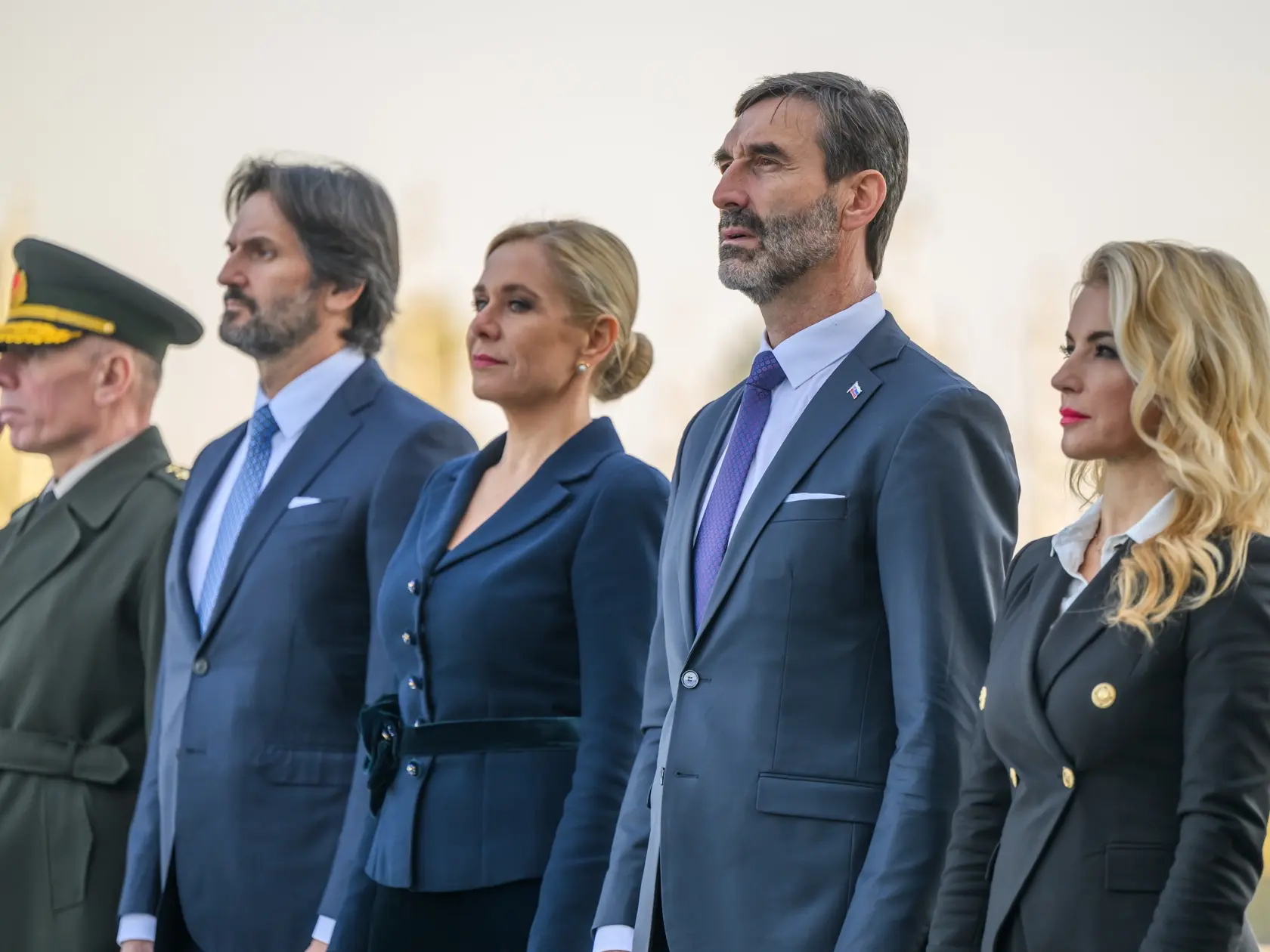 Na snímke sprava ministerka kultúry SR Martina Šimkovičová (nominantka SNS), minister zahraničných vecí a európskych záležitostí SR Juraj Blanár (Smer-SD), podpredsedníčka vlády a ministerka hospodárstva SR Denisa Saková (Hlas-SD) a  vicepremiér a minister obrany SR Robert Kaliňák (Smer-SD) doprevádzajú slovenského premiéra Roberta Fica (nie je na snímke) na stretnutí s tureckým prezidentom Recepom Tayyipom Erdoganom (nie je na snímke) v Ankare 20. januára 2025.