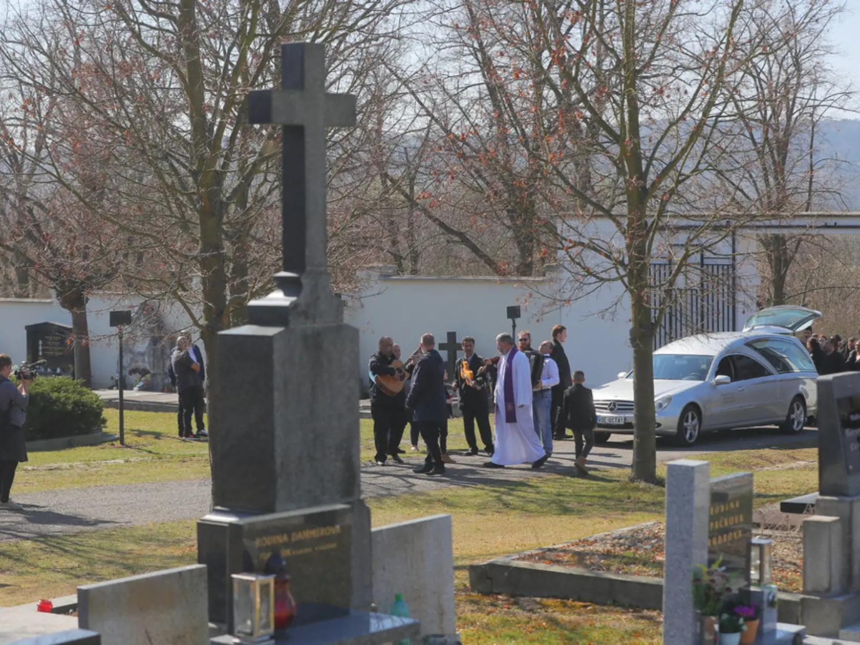 Posledné zábery z pohrebu Věry Bílej (†64).