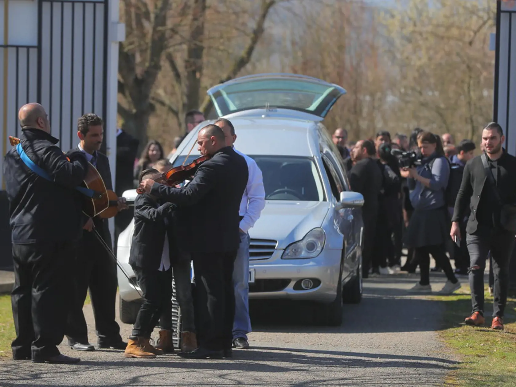 Posledné zábery z pohrebu Věry Bílej (†64).