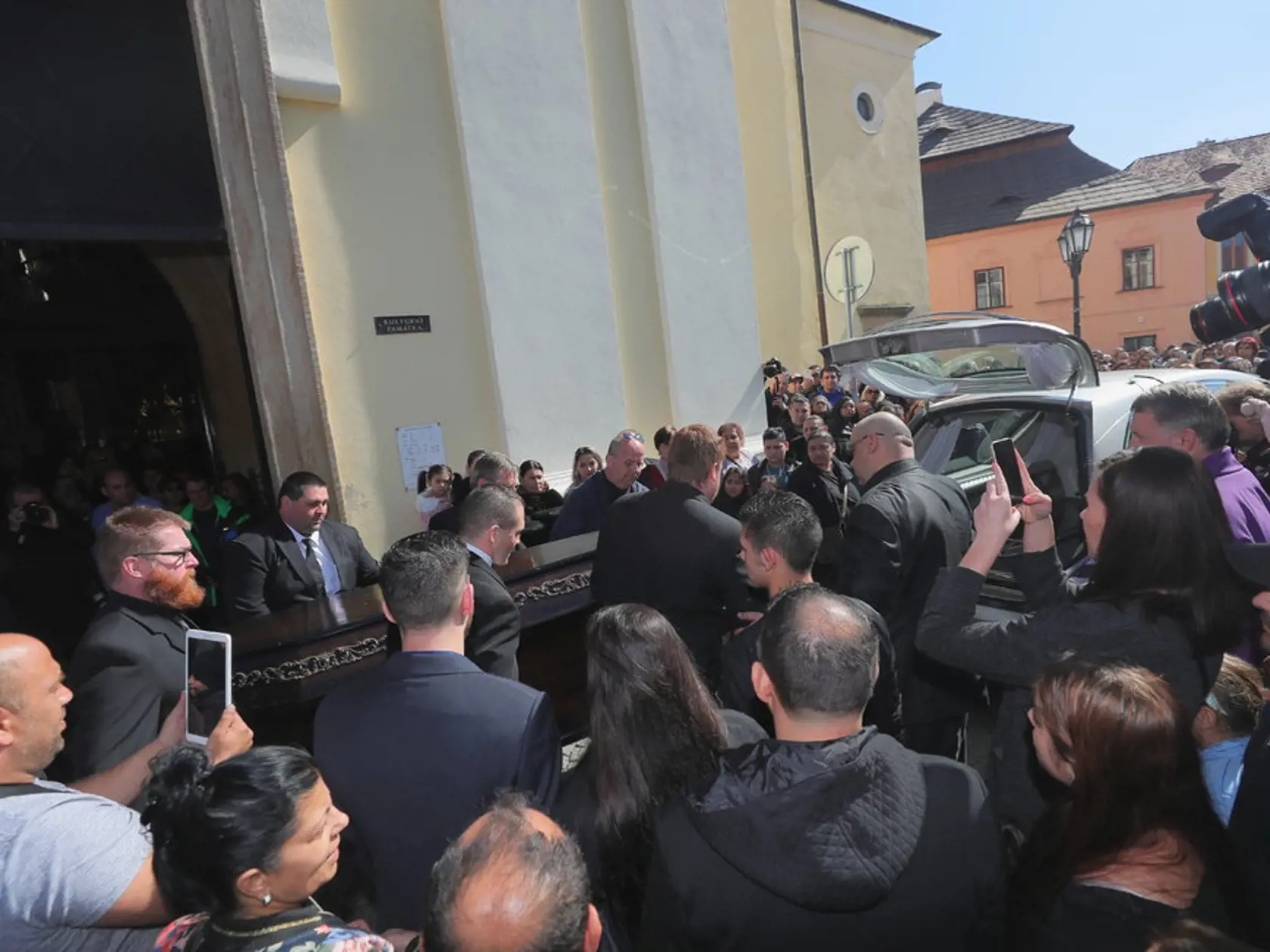 Zábery z poslednej rozlúčky so speváčkou Věrou Bílou.