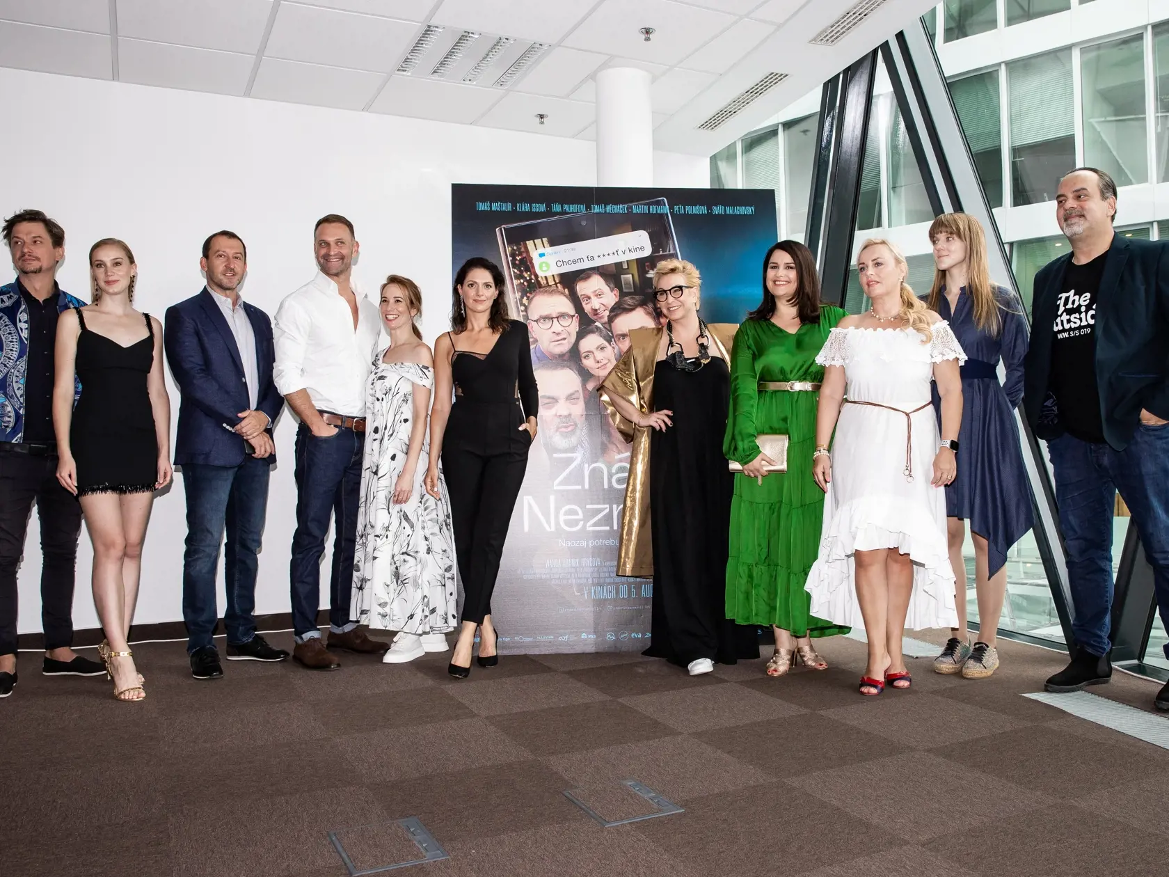 Novinárska premiéra filmu "Známi neznámi" v Bratislave. Na snímke Táňa Pauhofová, Klára Issová, Martin Hofmann, Tomáš Měcháček, Tomáš Maštalír, Petra Polnišová, Anna Kadeřávková, Wanda Adamík Hrycová, Zuzana Marianková a Sväťo Malachovský.