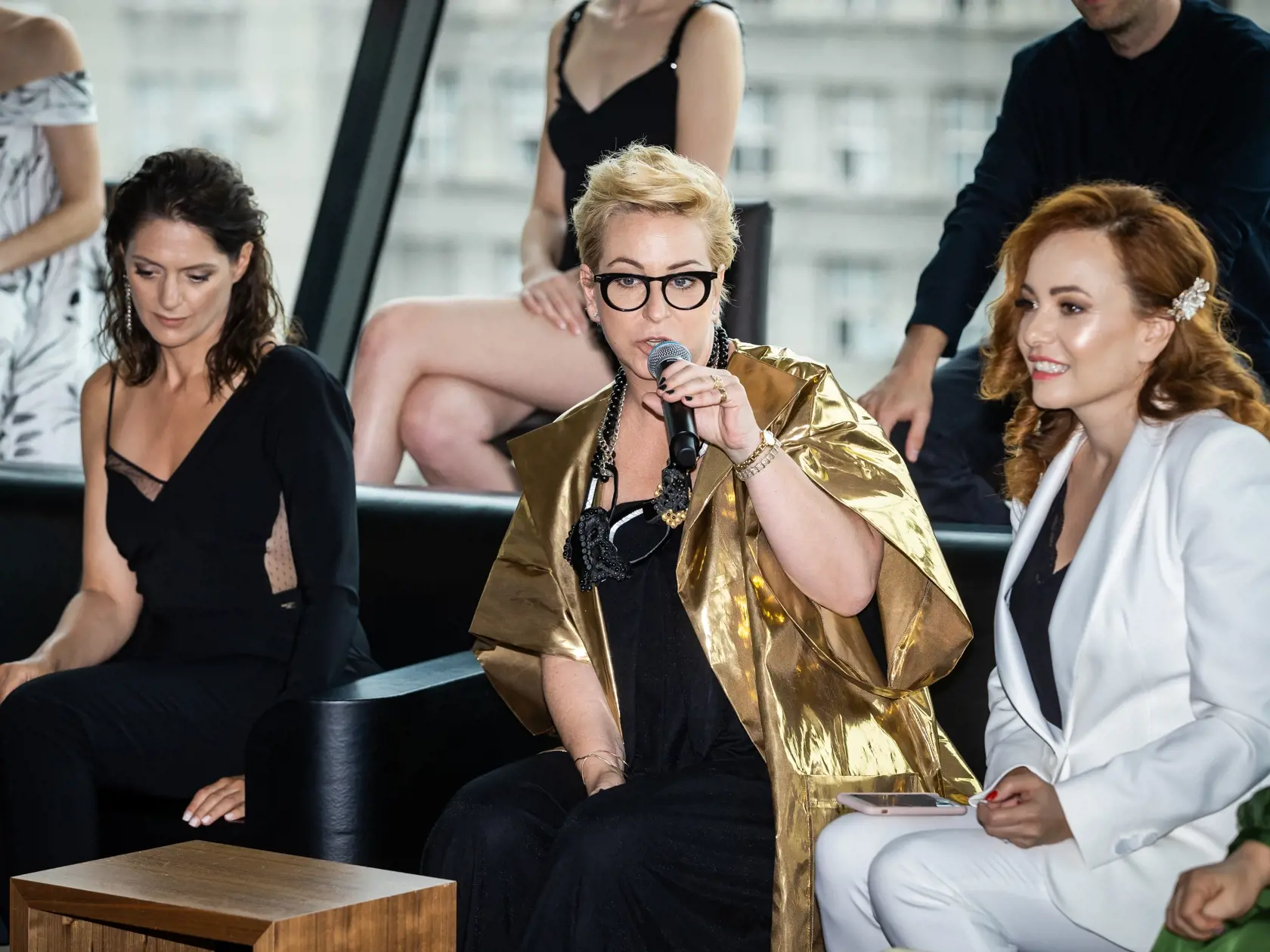 Novinárska premiéra filmu "Známi neznámi" v Bratislave. Na snímke Klára Issová, Wanda Adamík Hrycová a Vera Wisterová.