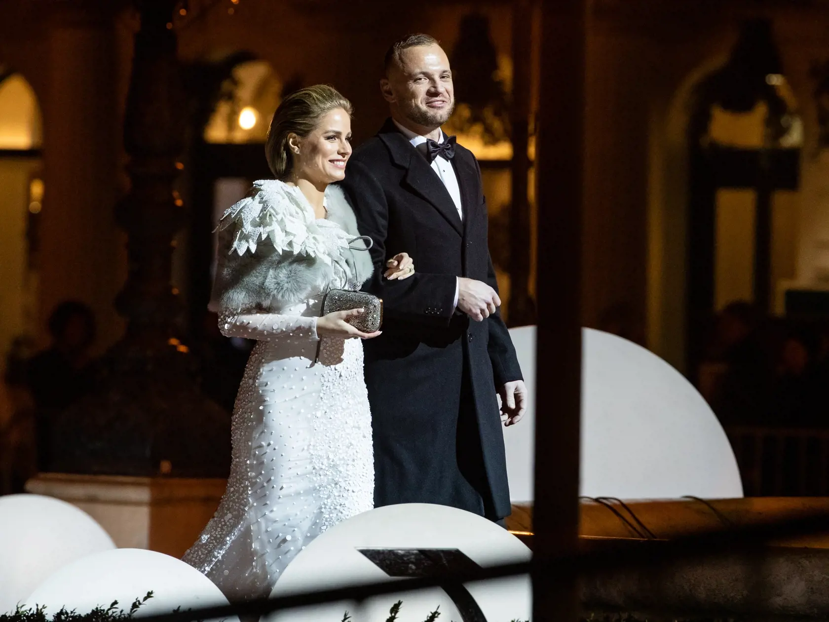Príchod hostí na 20. dobročinný Ples v opere, ktorý sa konal tradične v starej budove Slovenského národného divadla v Bratislave. Na snímke Marián Gáborík a Ivana Gáborík.