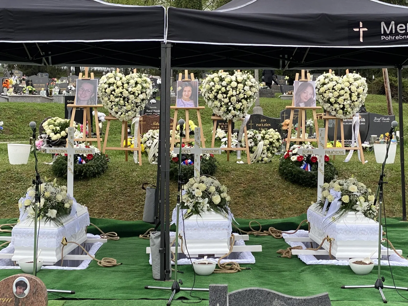 Pohreb troch obetí tragickej havárie pri Spišskej Kapitule v sobotu 6. 4. 2024.